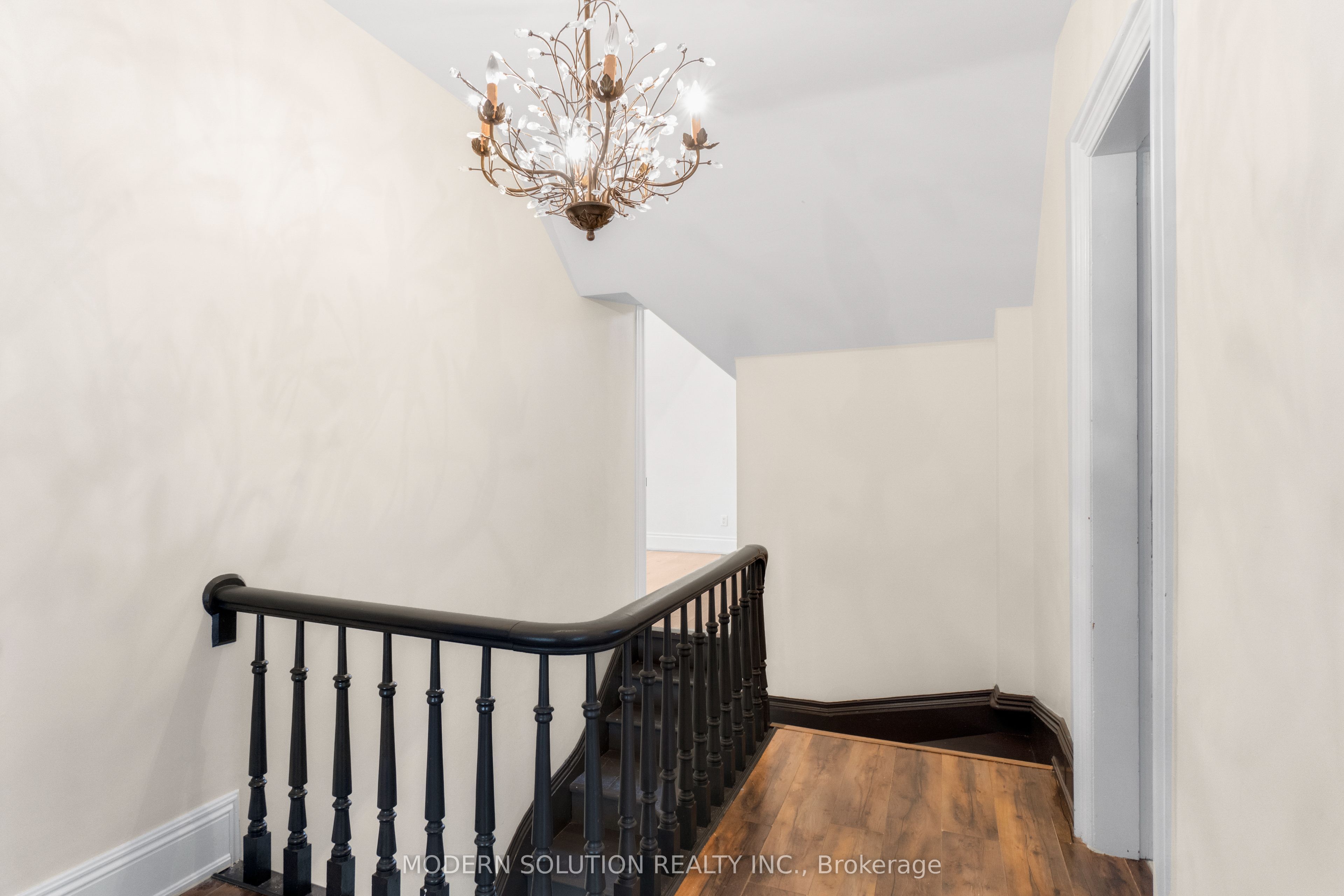 3015 Dundas Street Property Photo 13