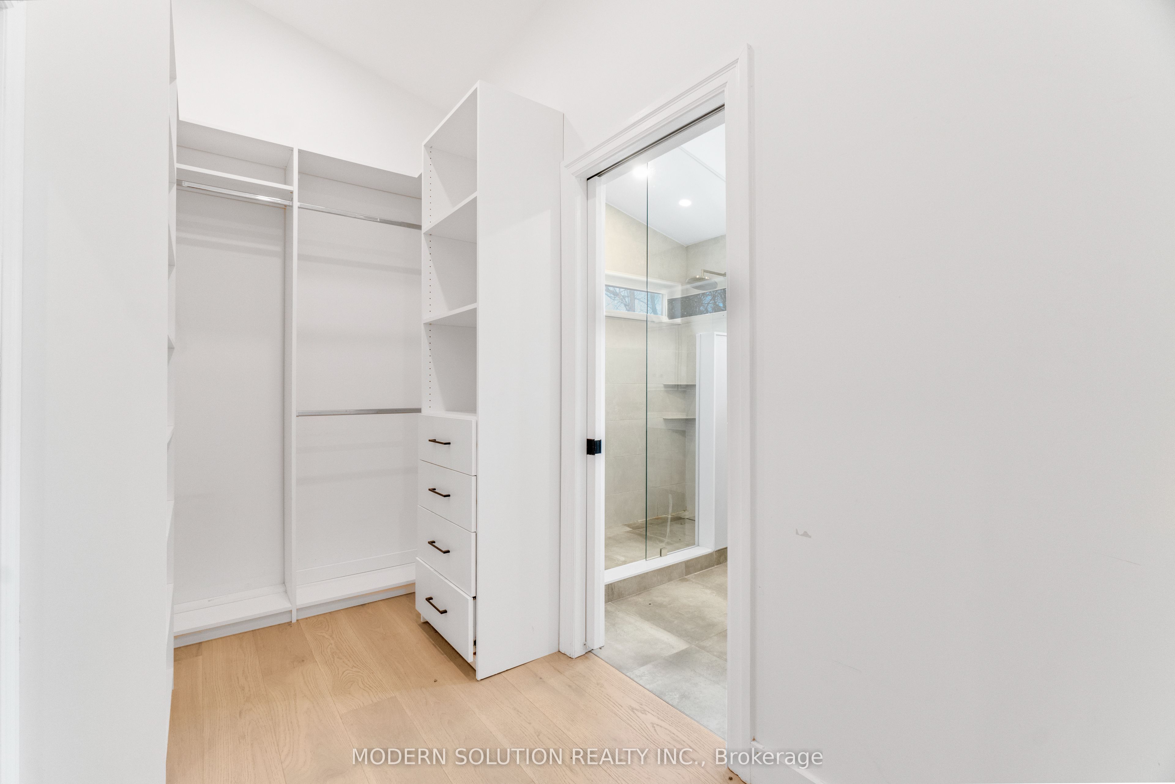 3015 Dundas Street Property Photo 15