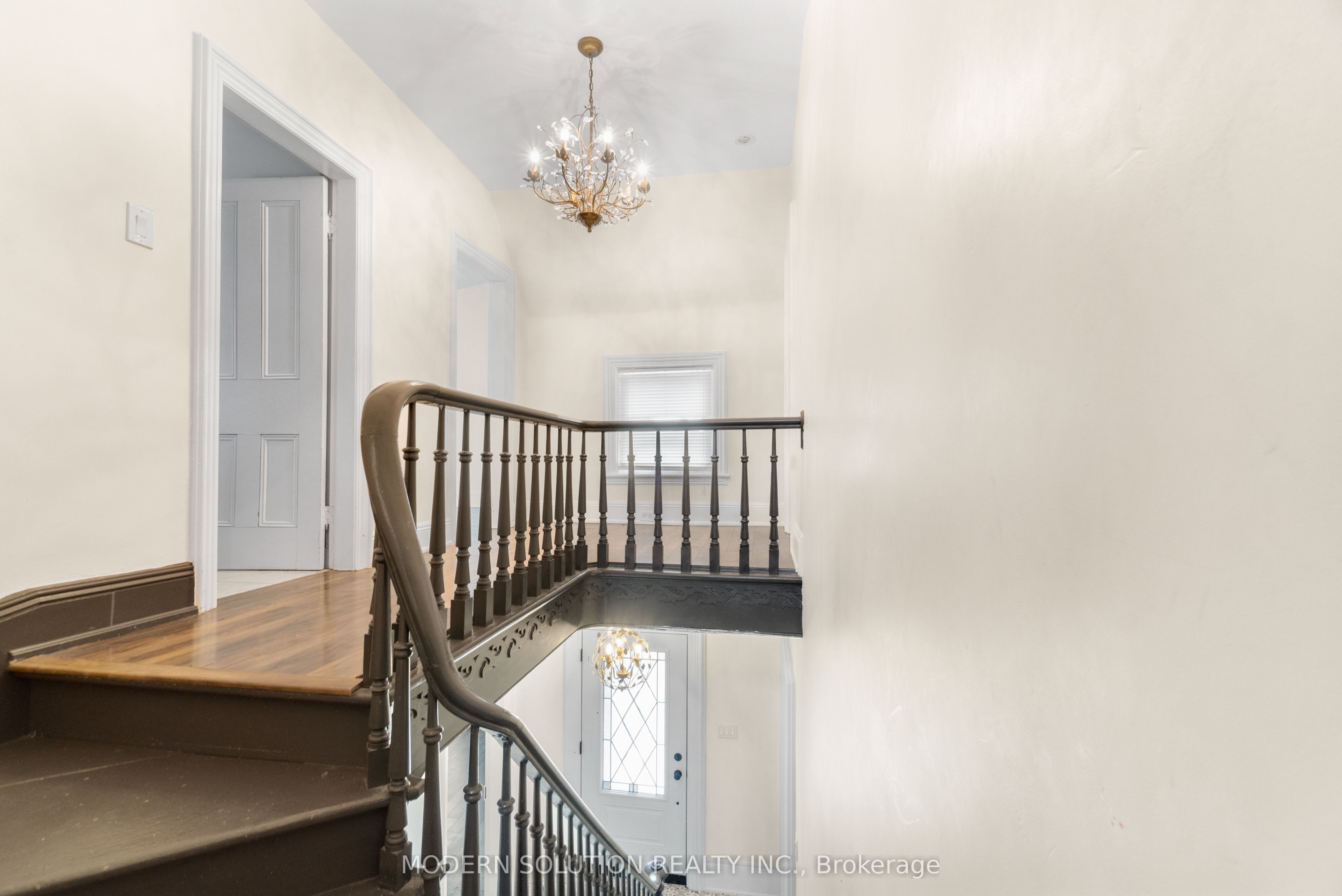 3015 Dundas Street Property Photo 17