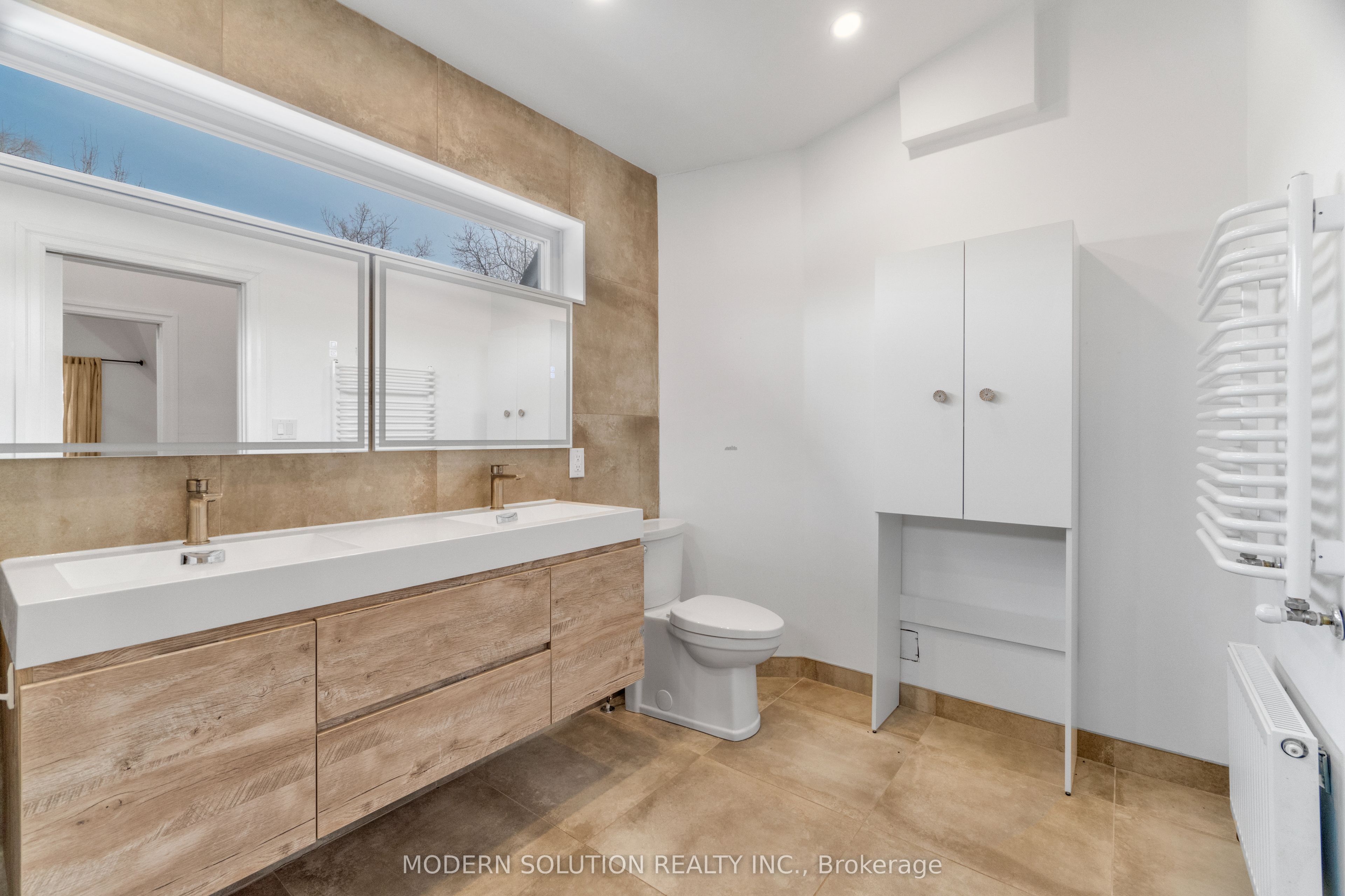 3015 Dundas Street Property Photo 18
