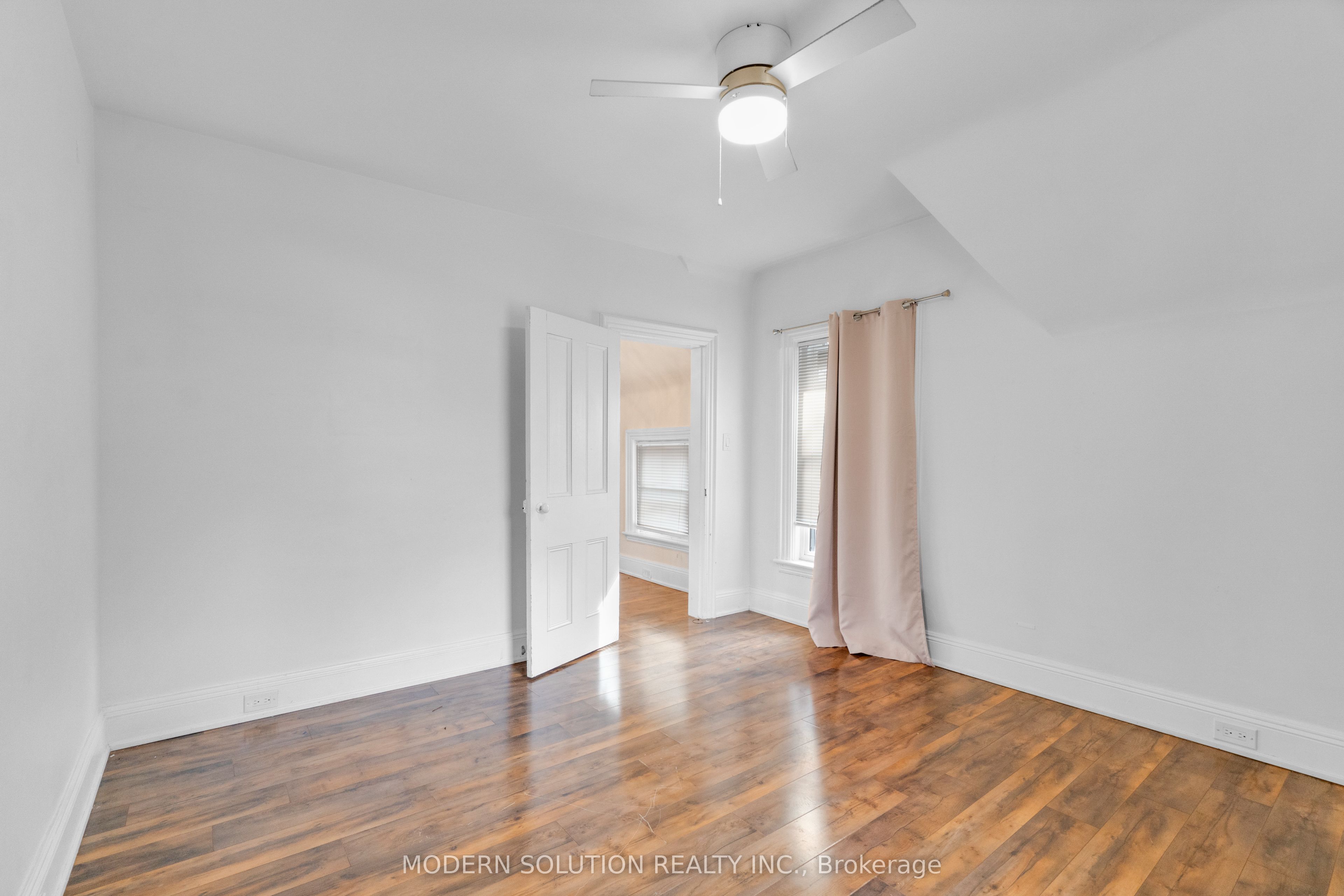 3015 Dundas Street Property Photo 23