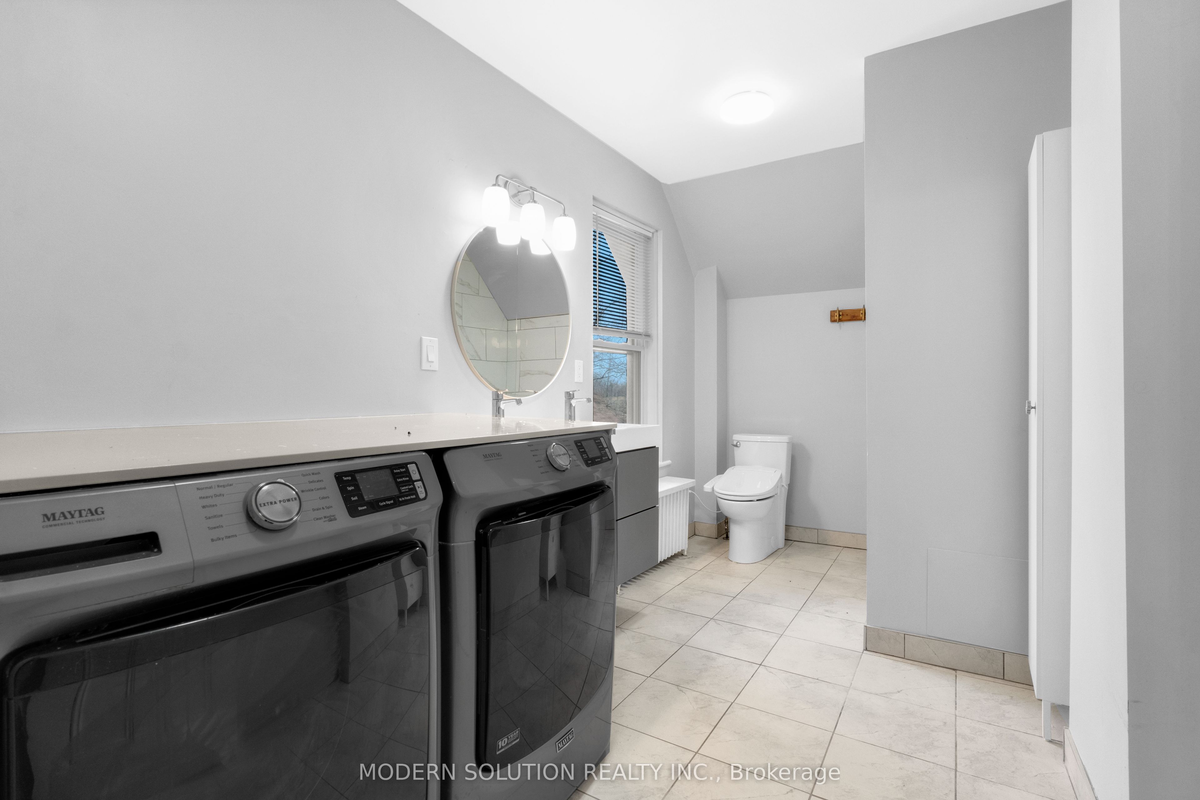 3015 Dundas Street Property Photo 24