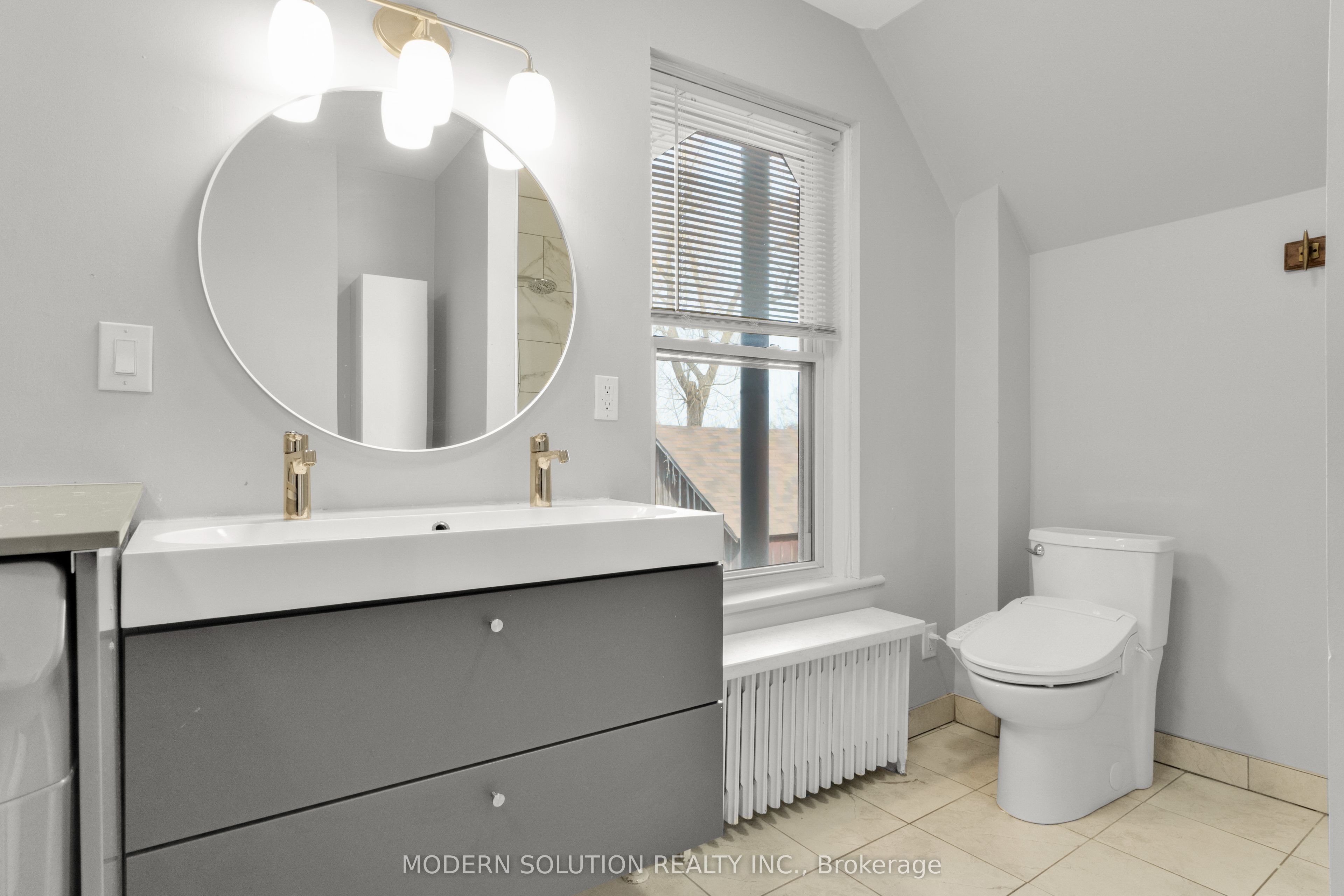3015 Dundas Street Property Photo 25