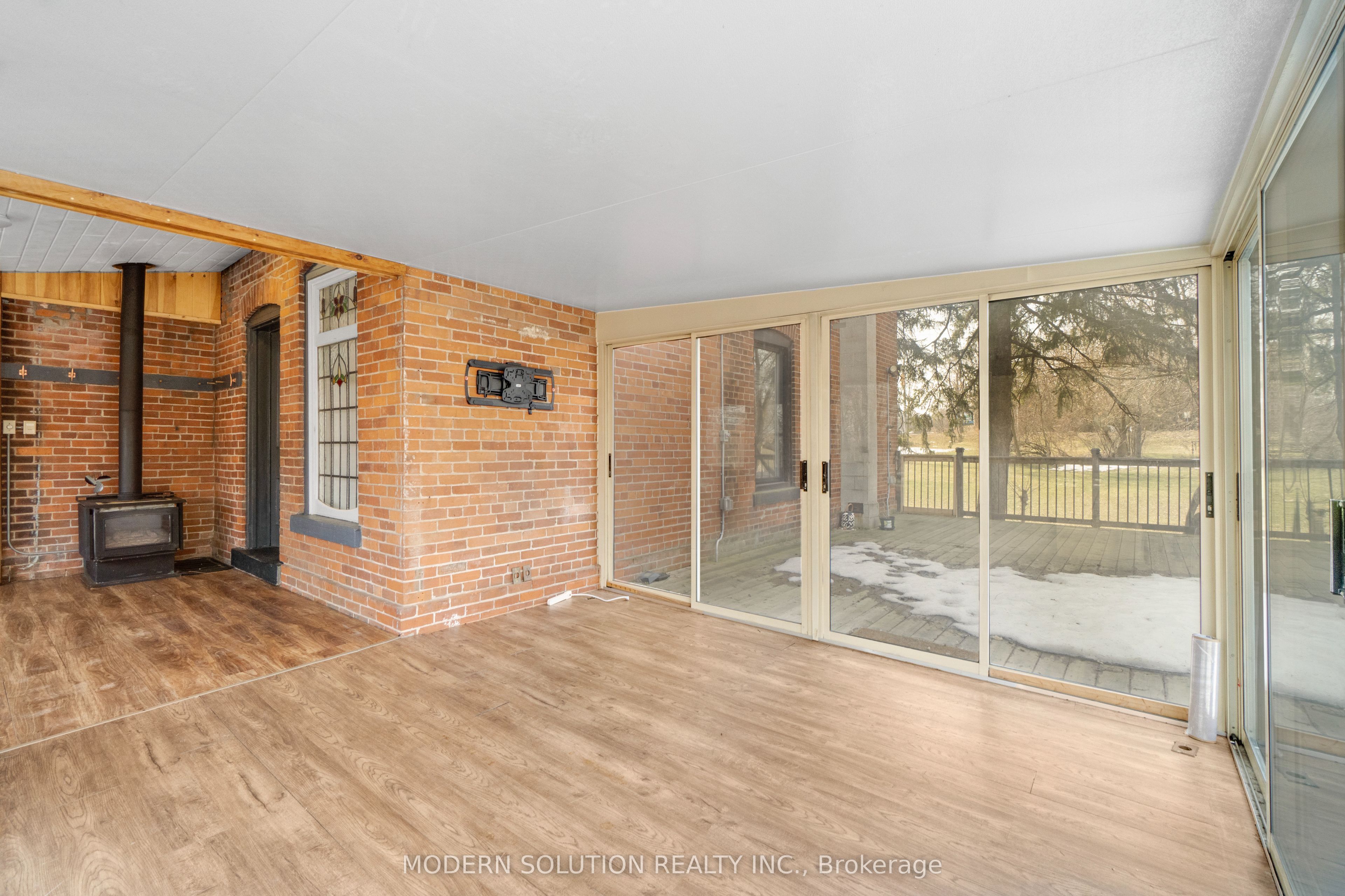 3015 Dundas Street Property Photo 29