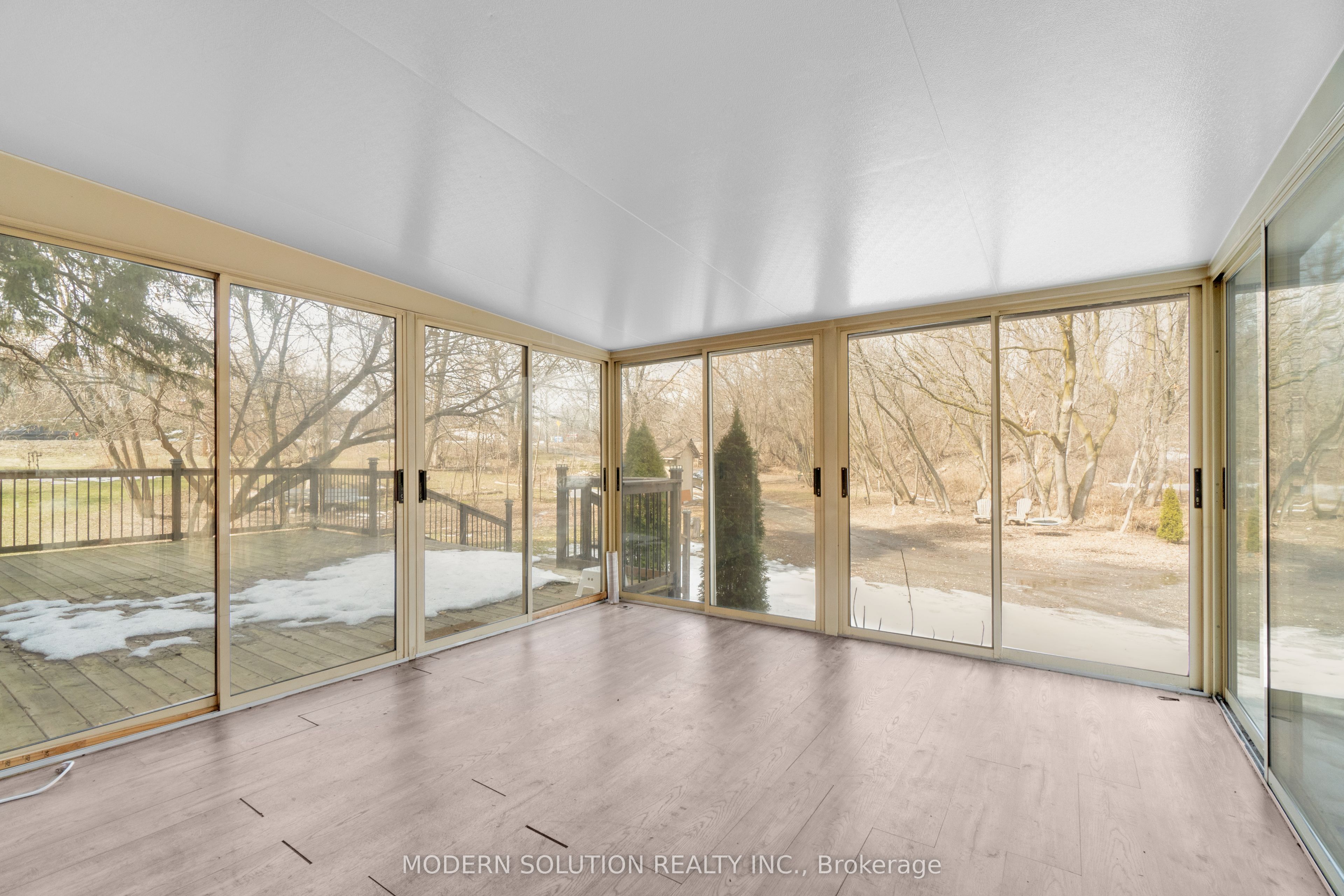 3015 Dundas Street Property Photo 30