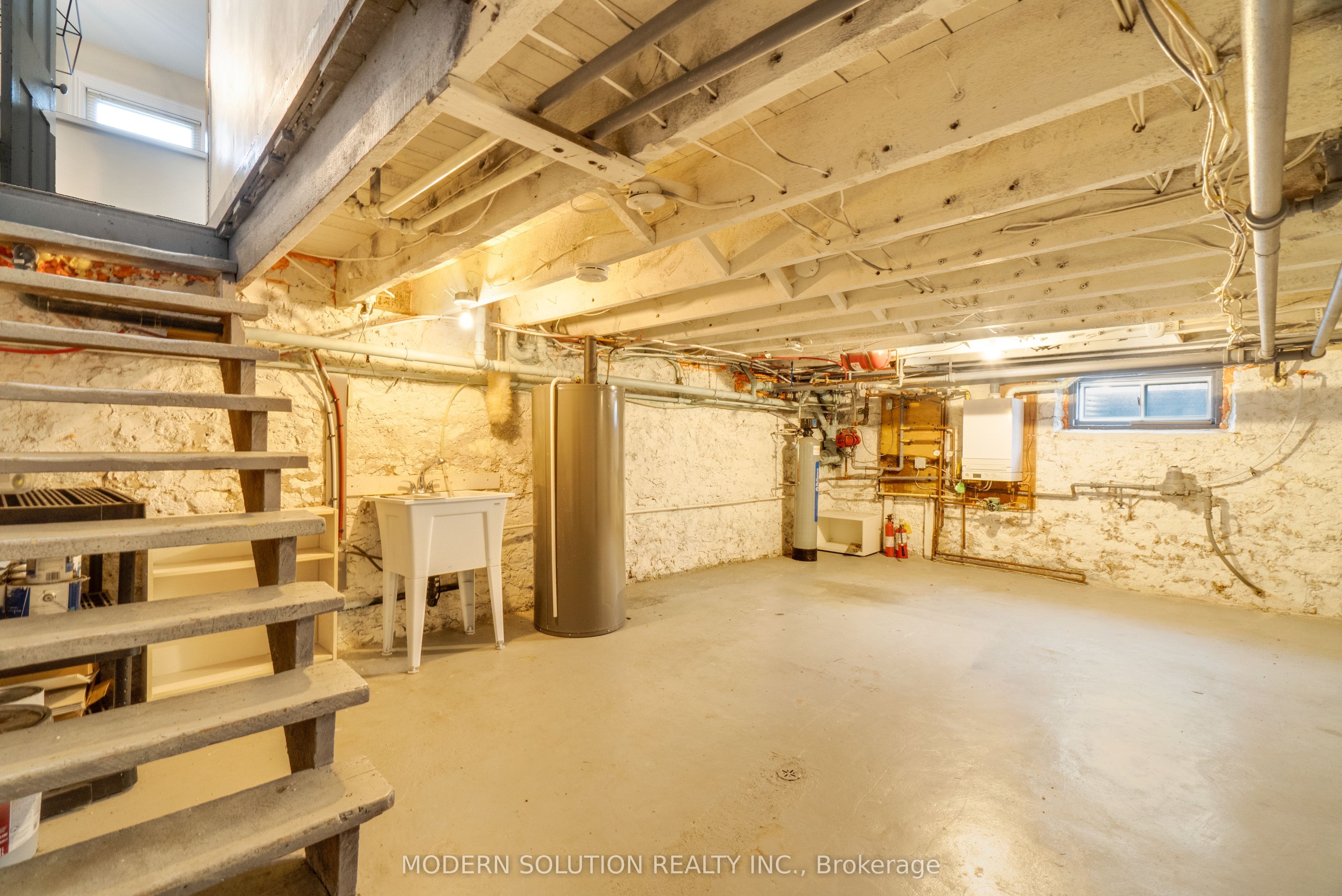 3015 Dundas Street Property Photo 32