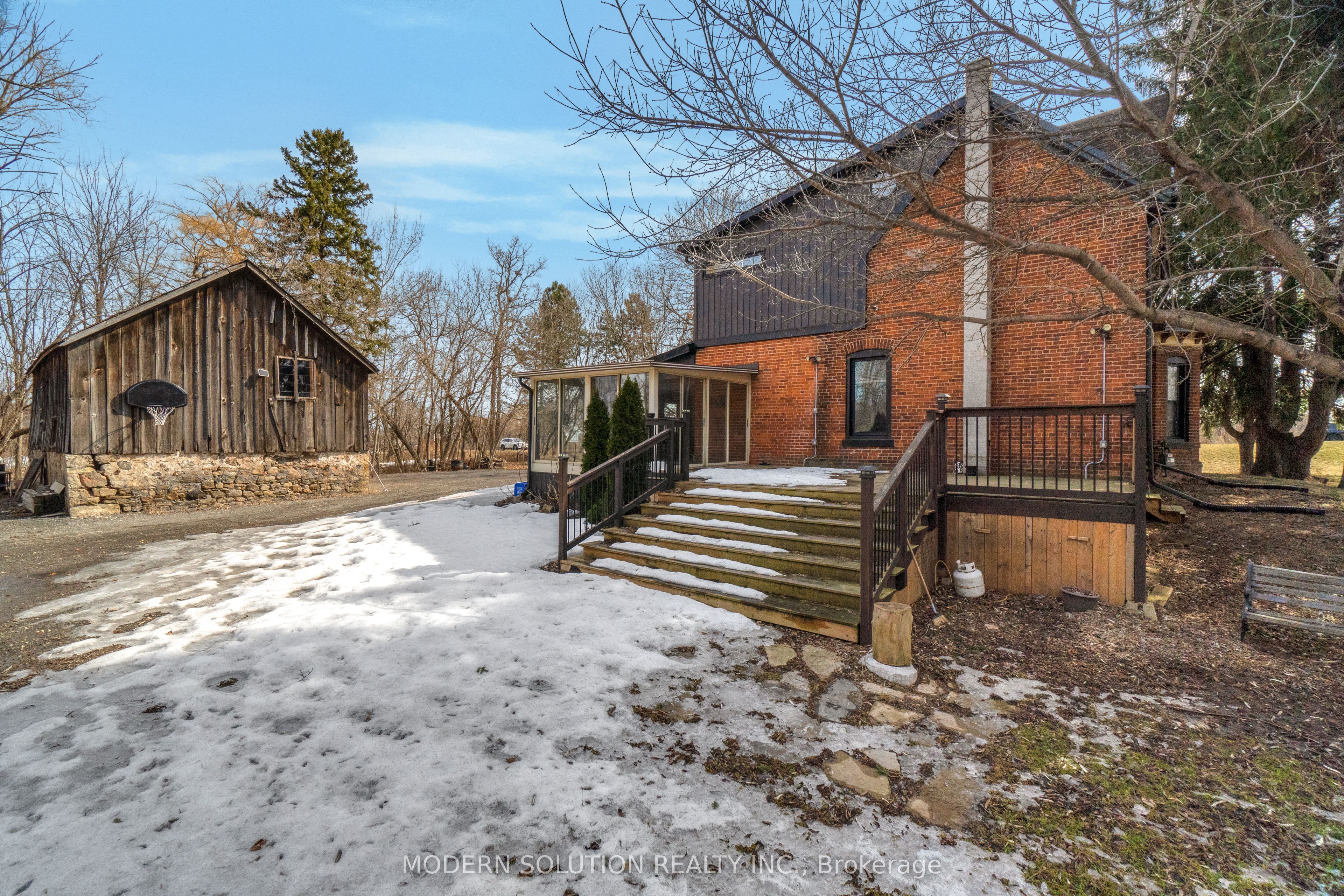 3015 Dundas Street Property Photo 36