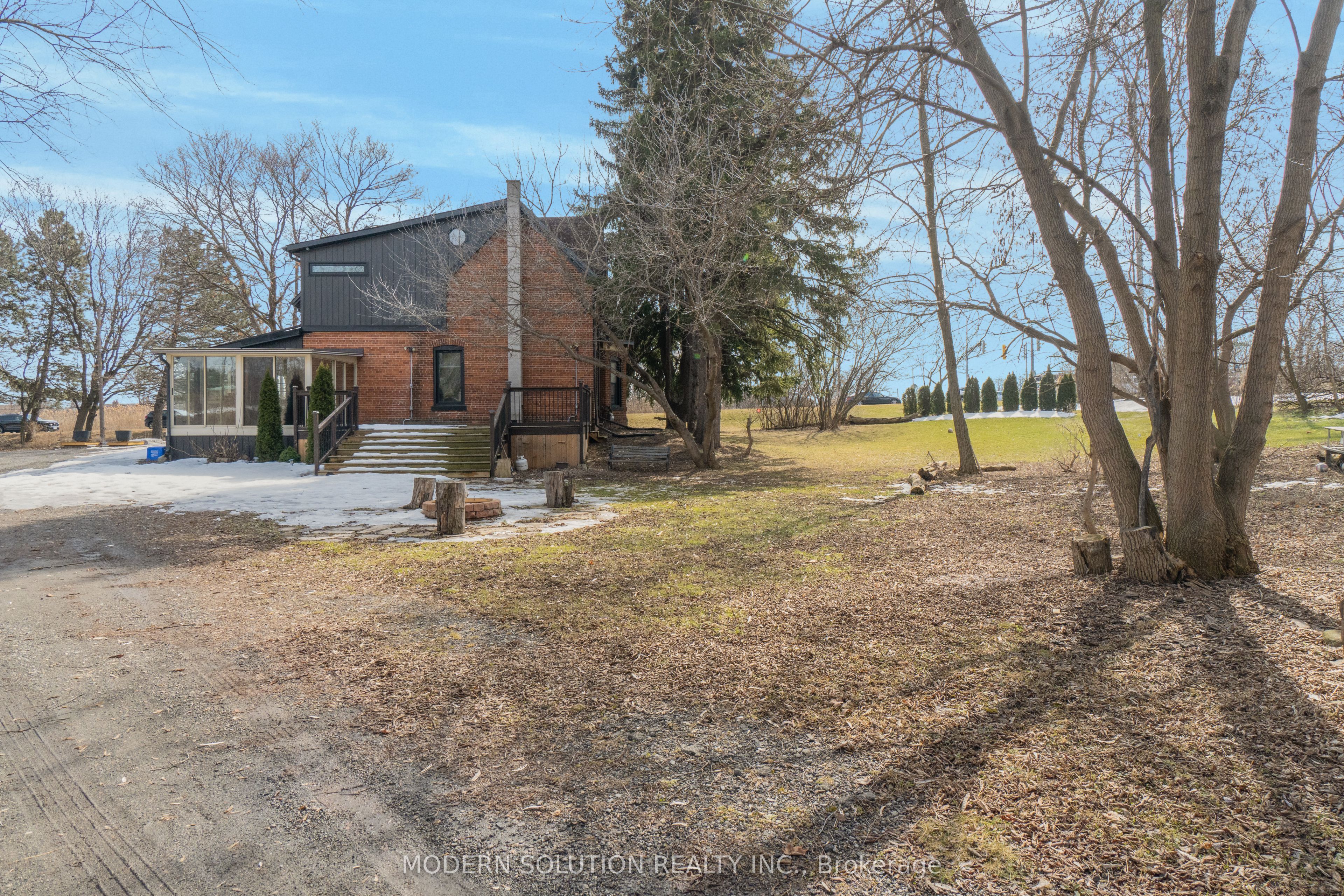 3015 Dundas Street Property Photo 37
