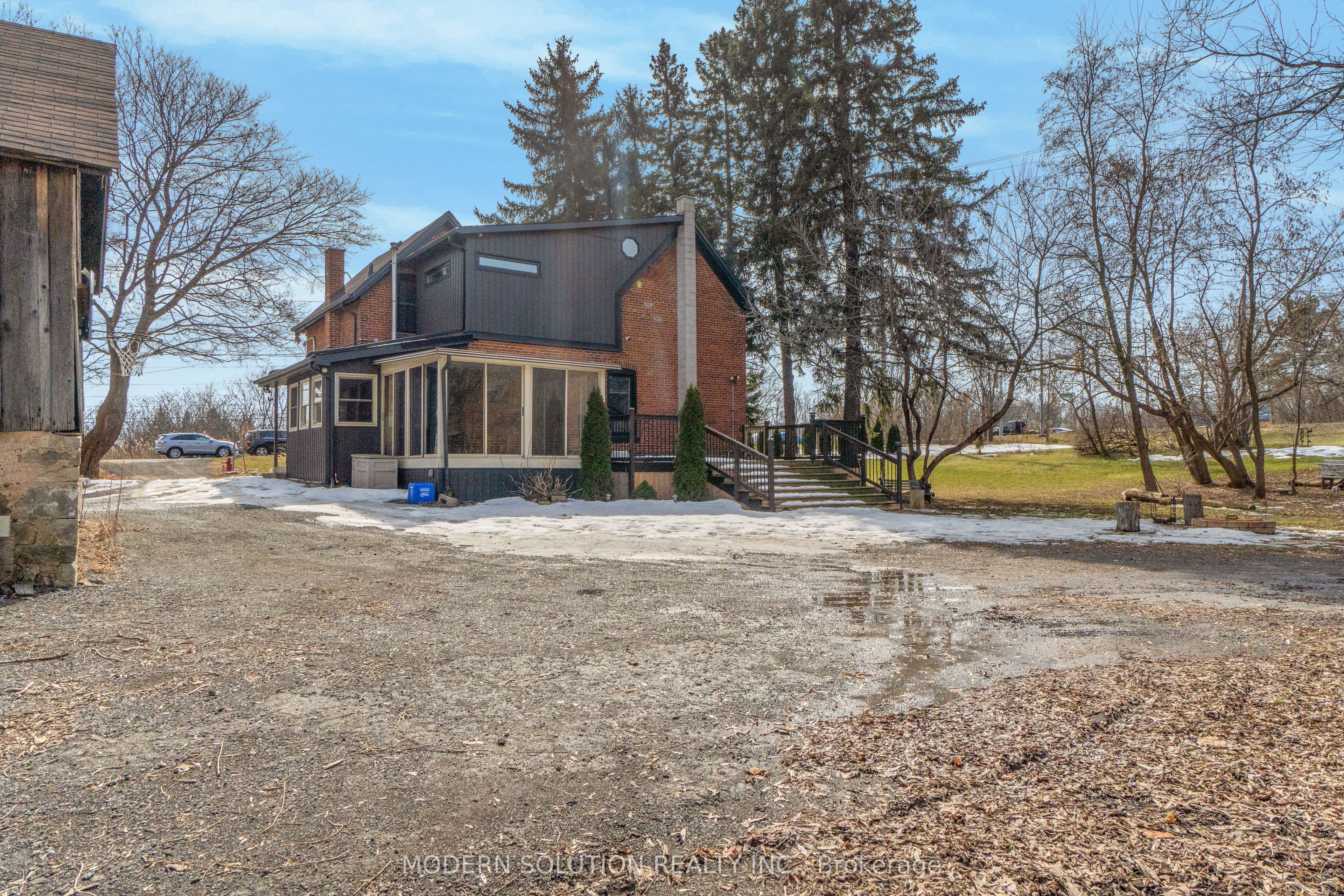 3015 Dundas Street Property Photo 38
