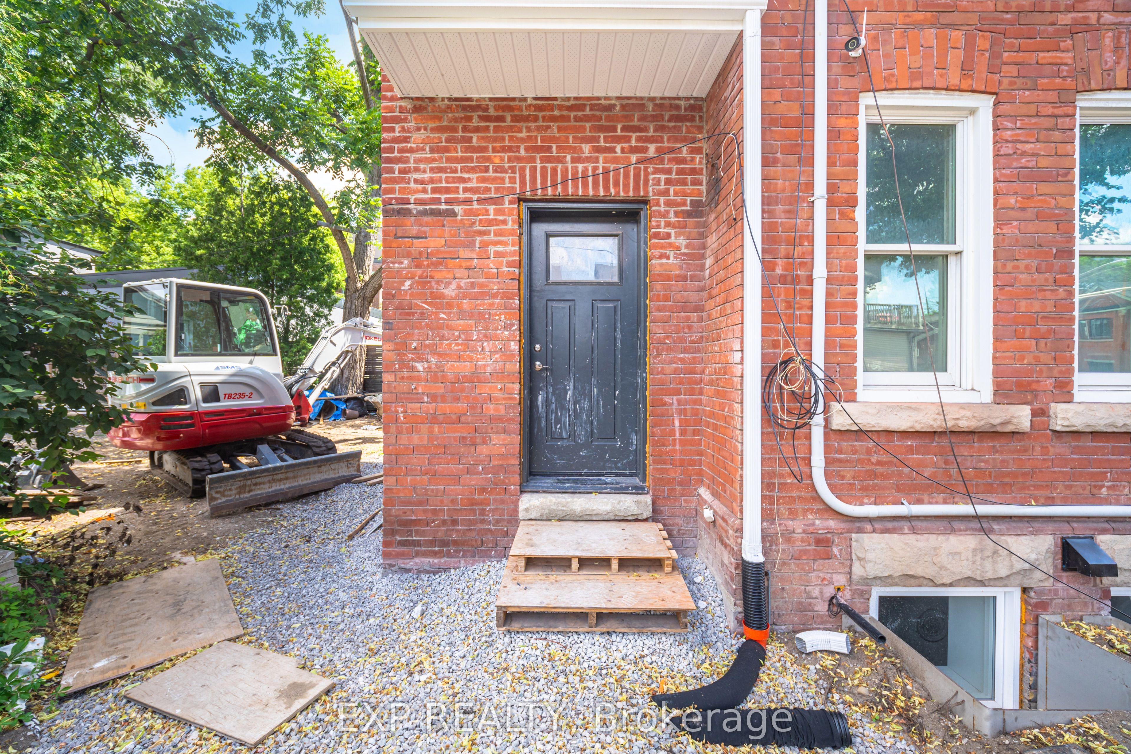 168 Annette Street Property Photo 3