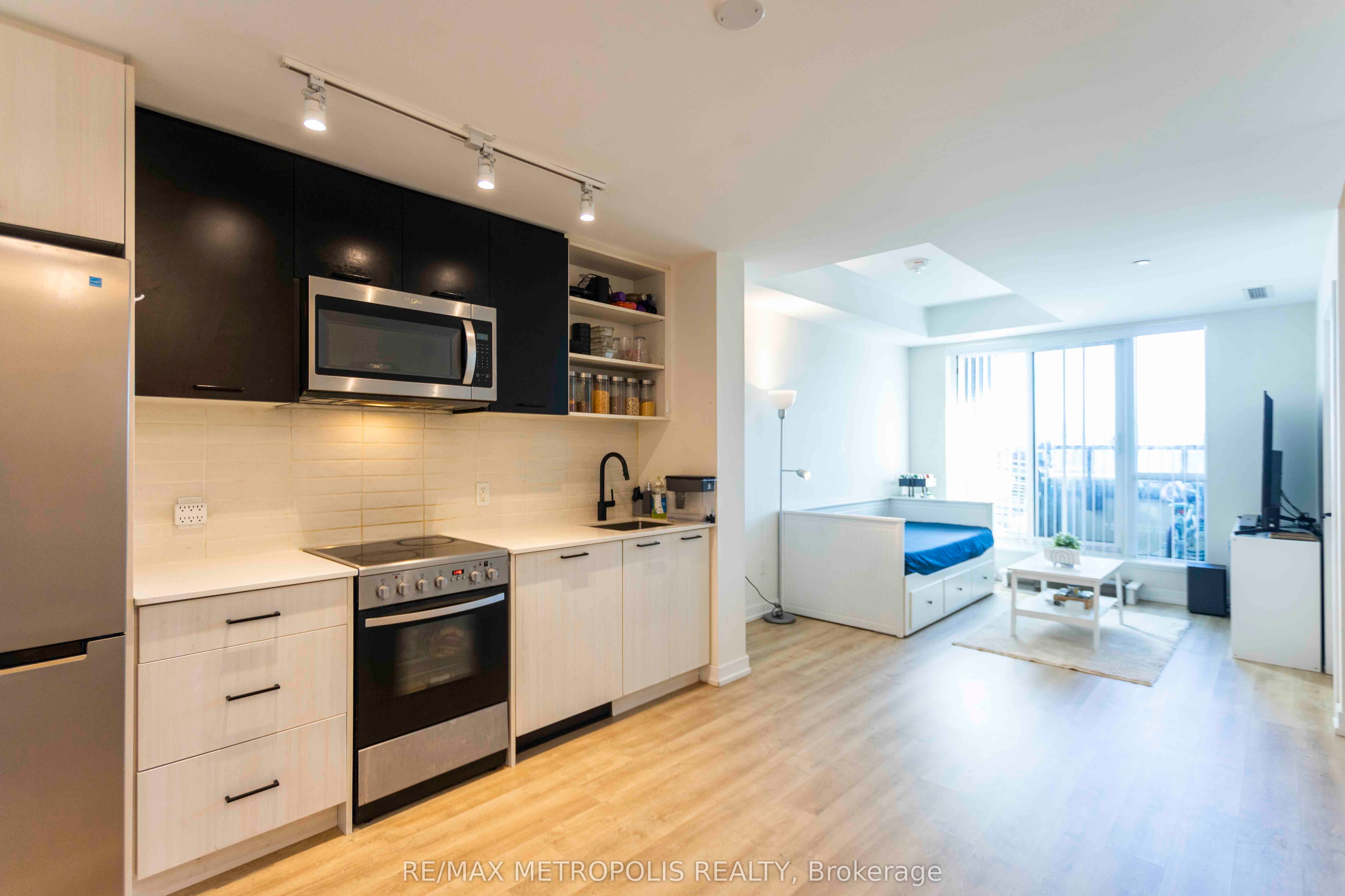 2300 St Clair Avenue W 308 Property Photo 8