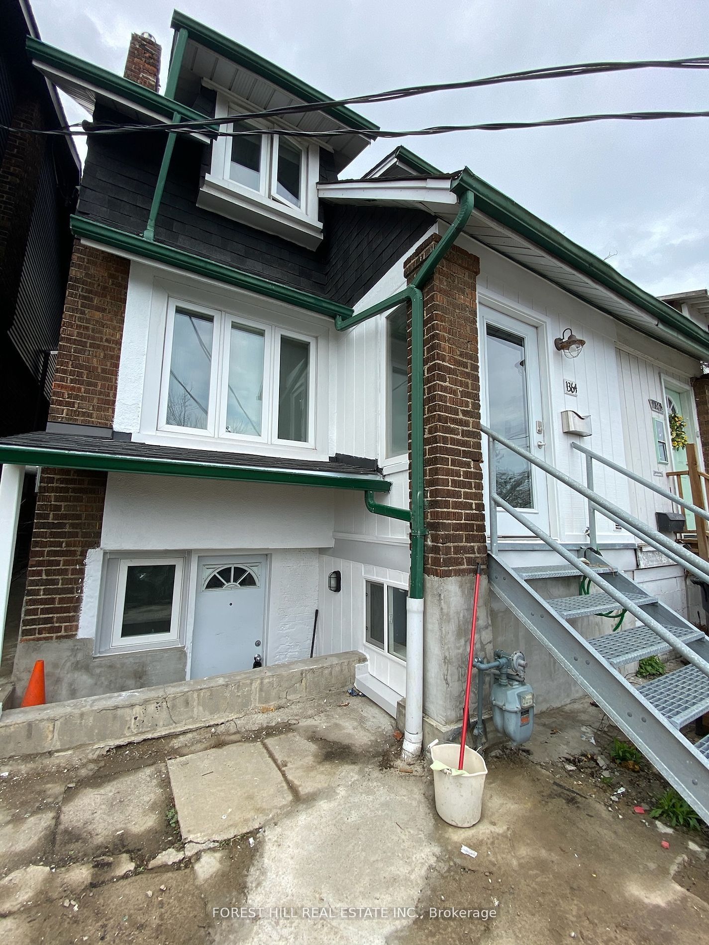 #upper - 1364 Davenport Road Property Photo