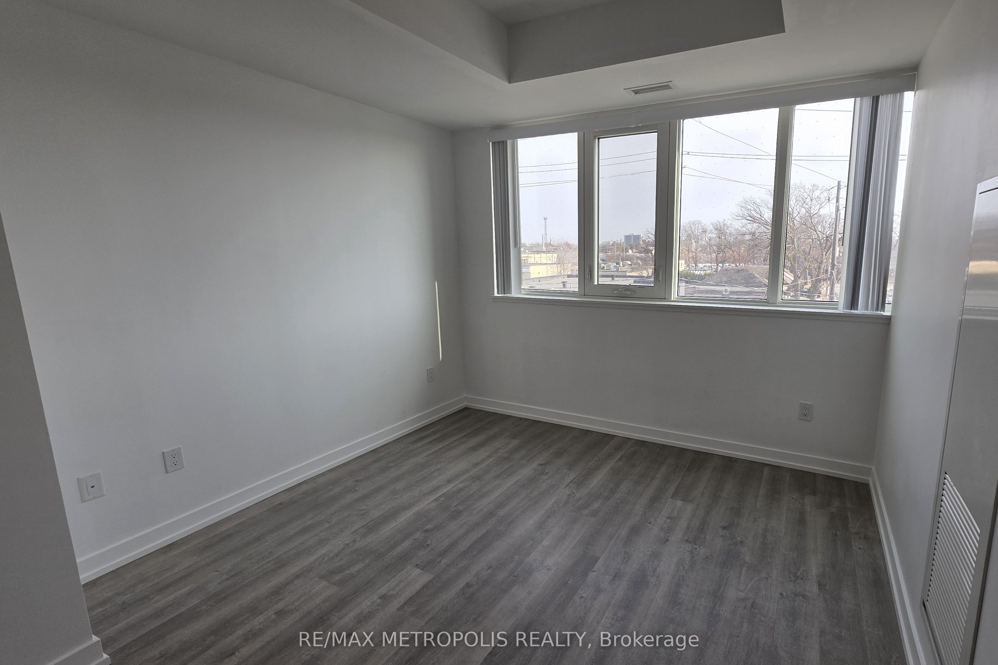 2300 St Clair Avenue W 307 Property Photo 4