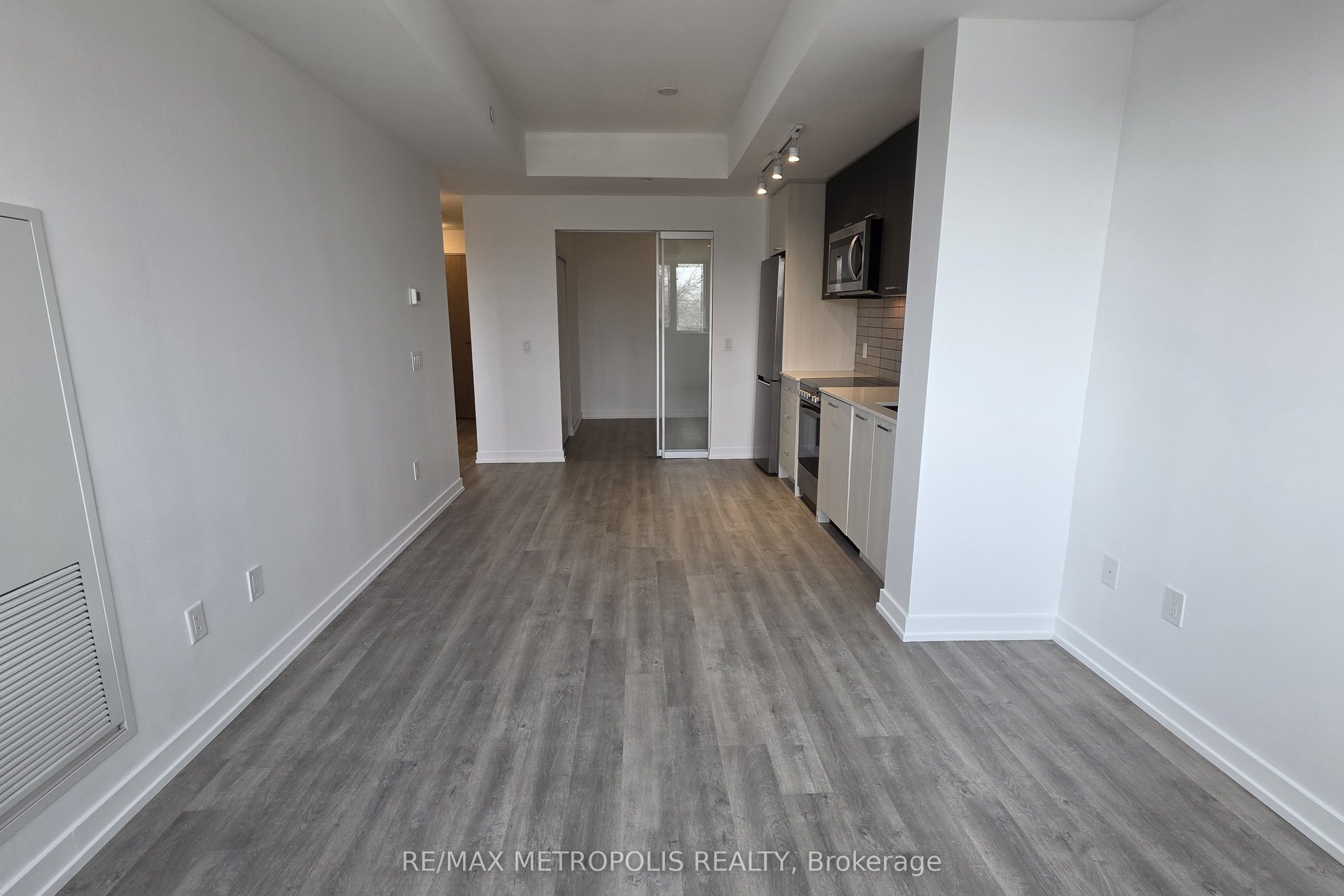 2300 St Clair Avenue W 307 Property Photo 5