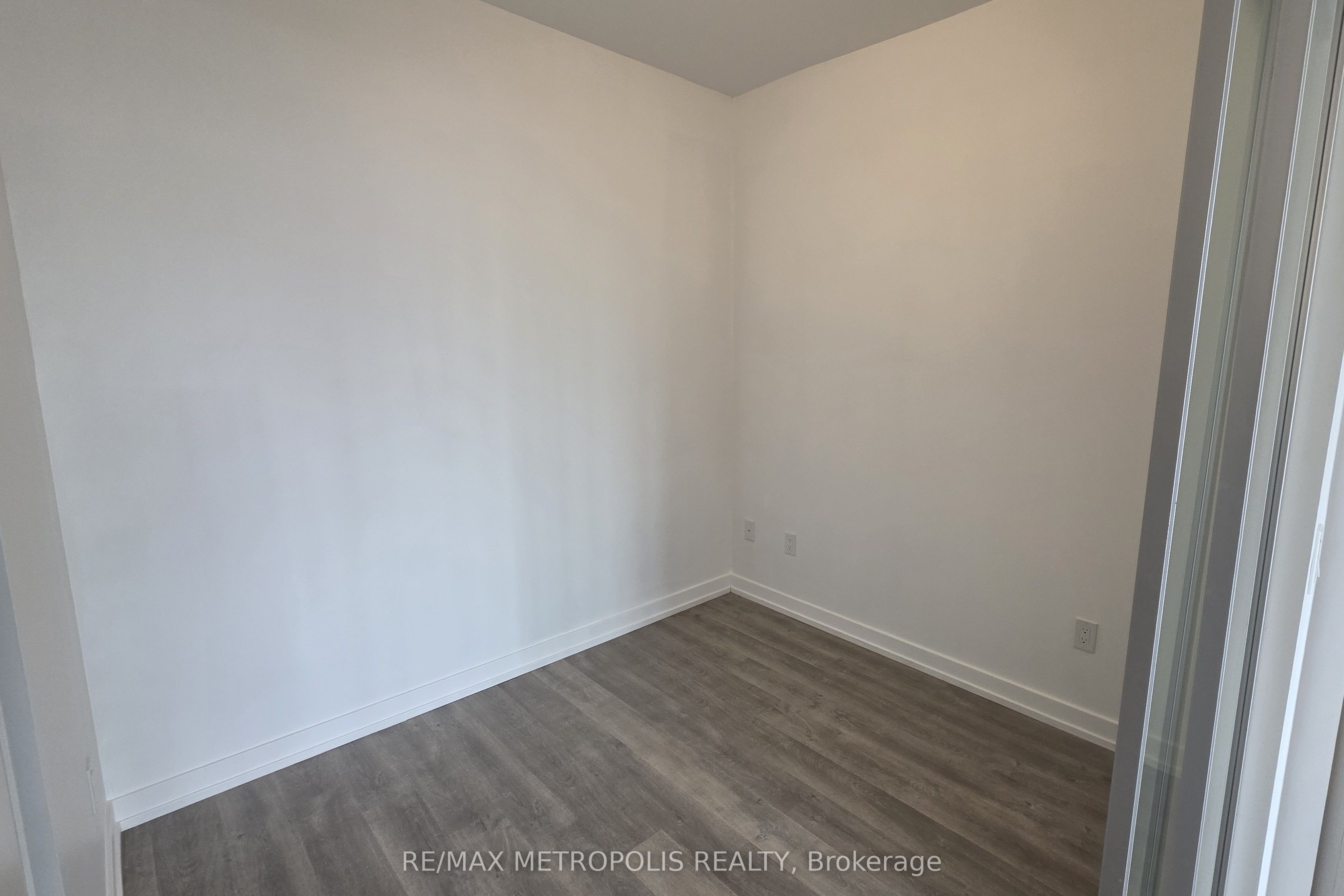 2300 St Clair Avenue W 307 Property Photo 8