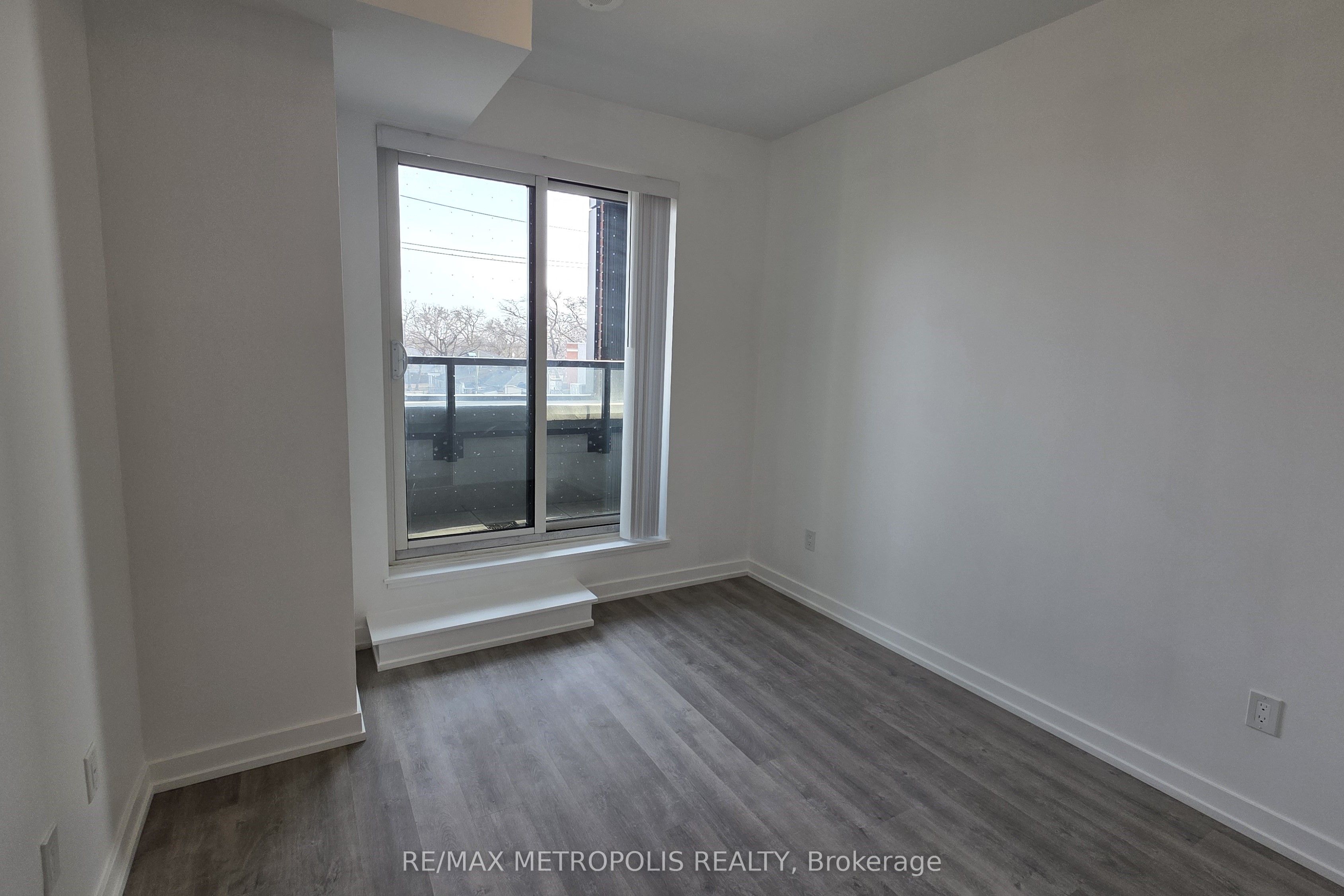 2300 St Clair Avenue W 307 Property Photo 14