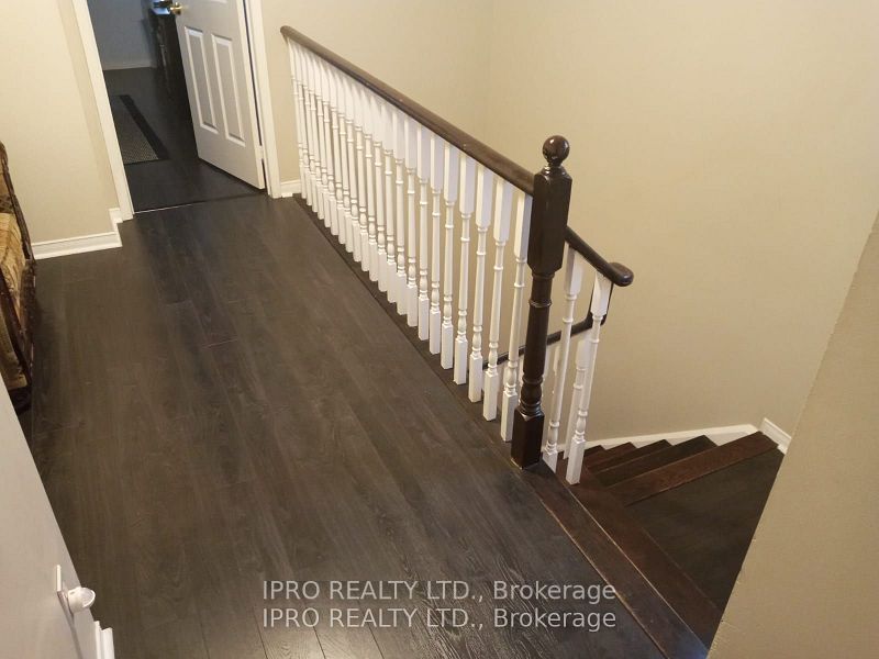 64 Ridgefield Court Property Photo 8