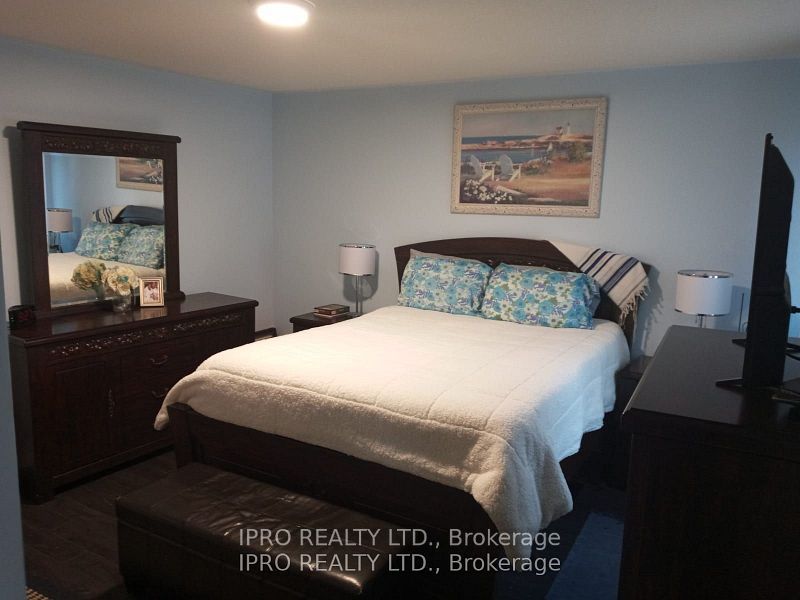 64 Ridgefield Court Property Photo 9