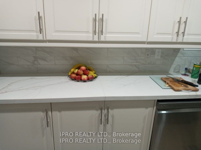 64 Ridgefield Court Property Photo 18
