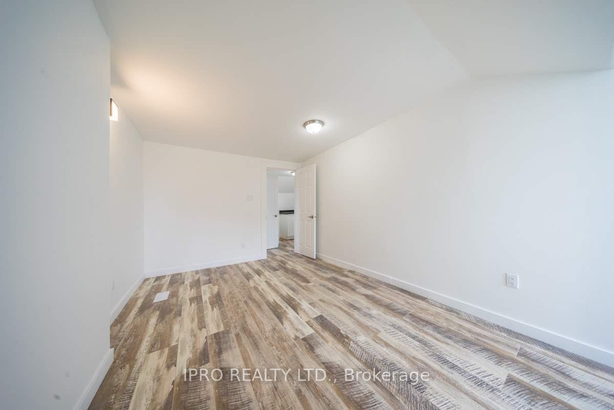 881 Lakeshore Road Property Photo 15