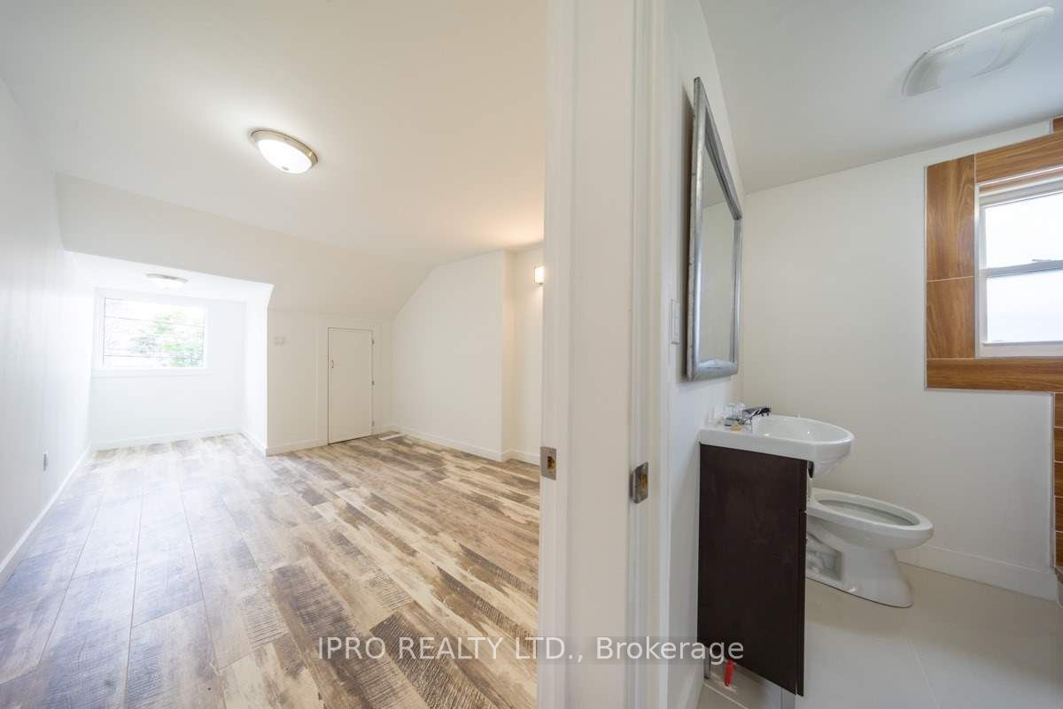 881 Lakeshore Road Property Photo 16
