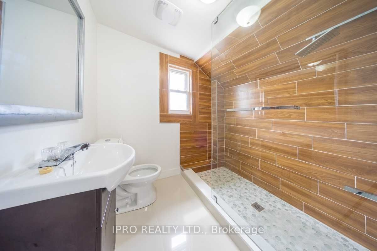 881 Lakeshore Road Property Photo 17