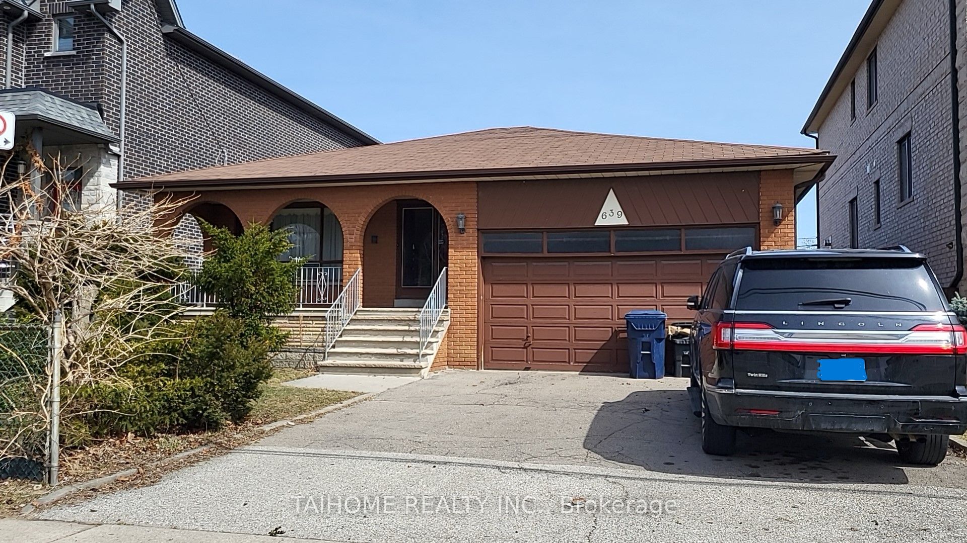 639 Royal York Road Property Photo 1