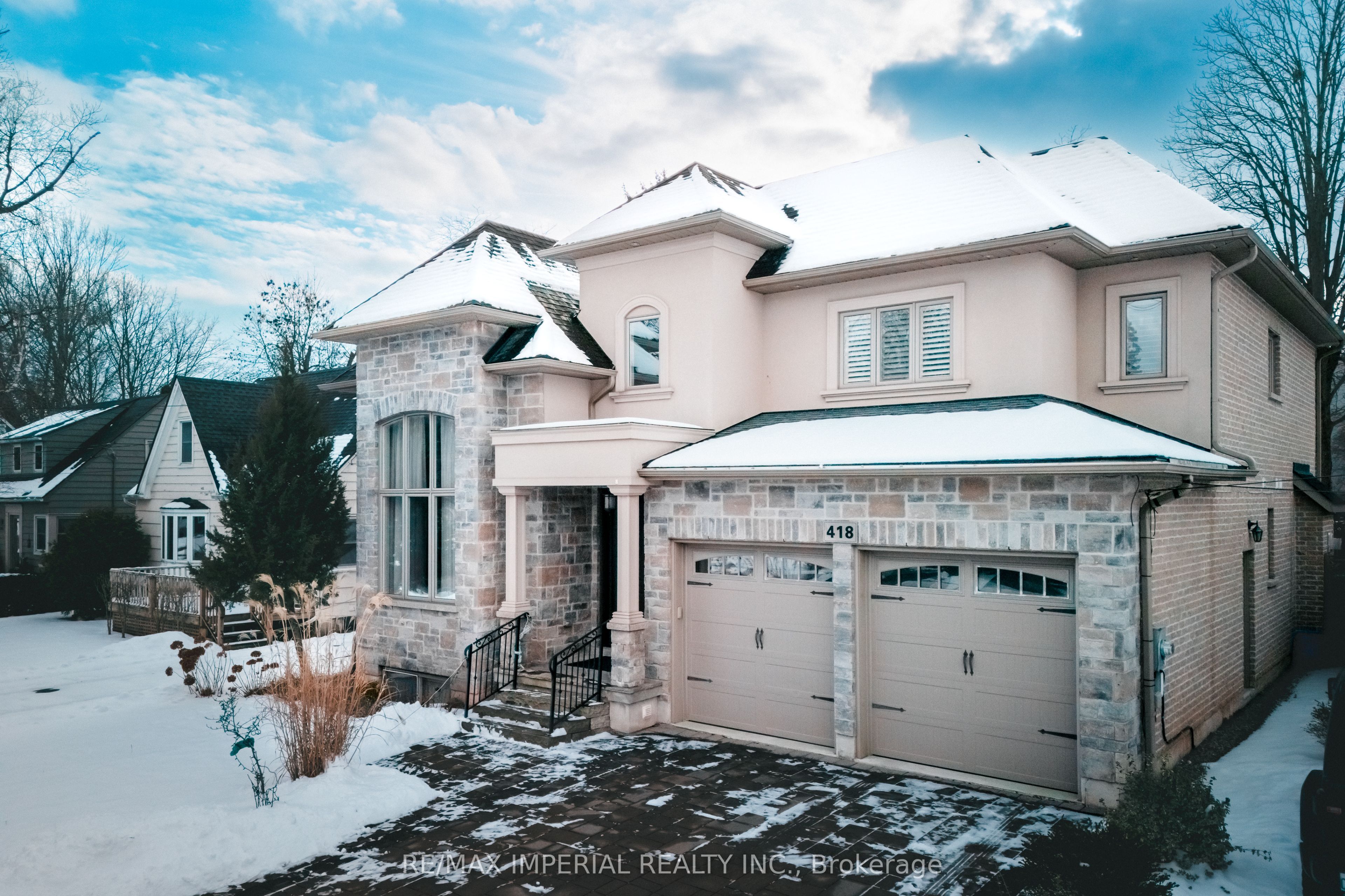 418 Queen Mary Drive Property Photo 2