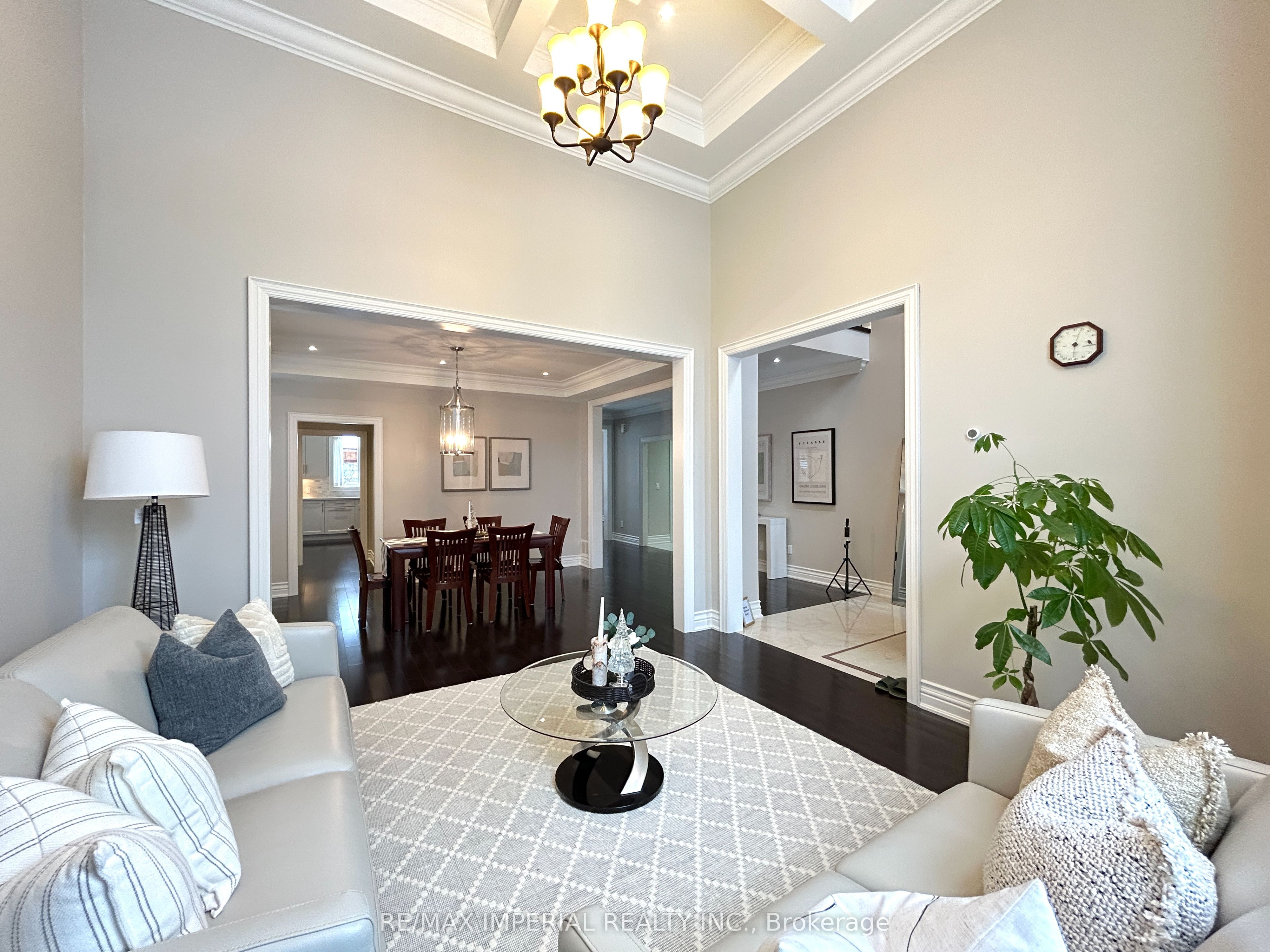 418 Queen Mary Drive Property Photo 8