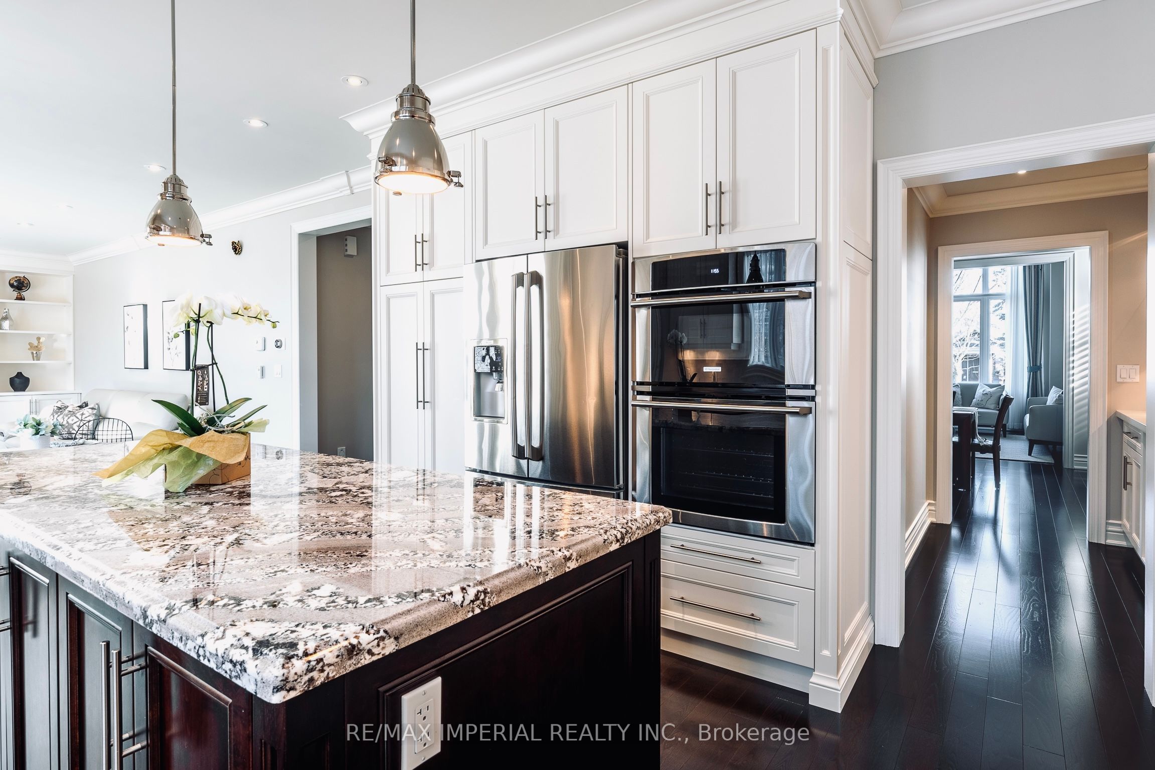 418 Queen Mary Drive Property Photo 12