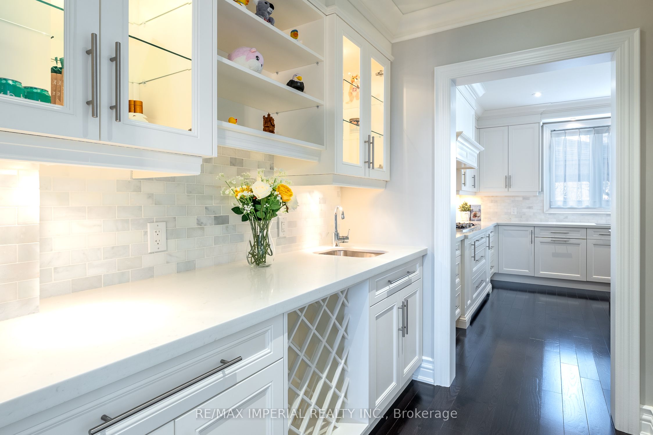418 Queen Mary Drive Property Photo 14