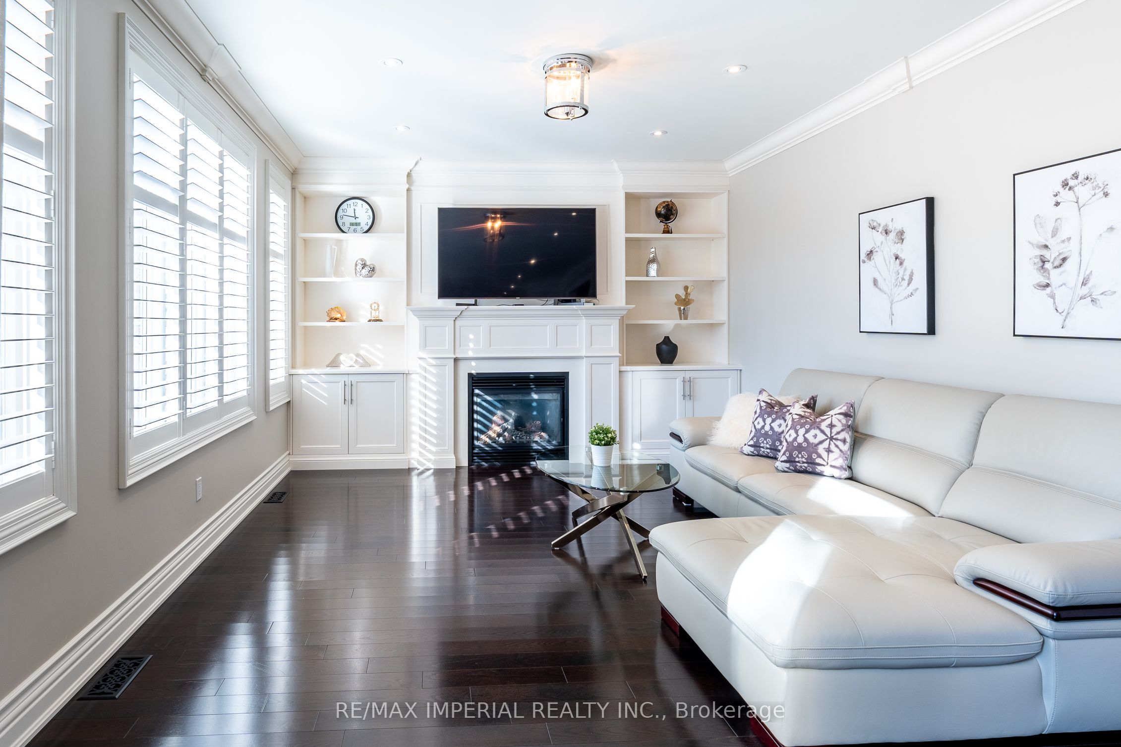 418 Queen Mary Drive Property Photo 16