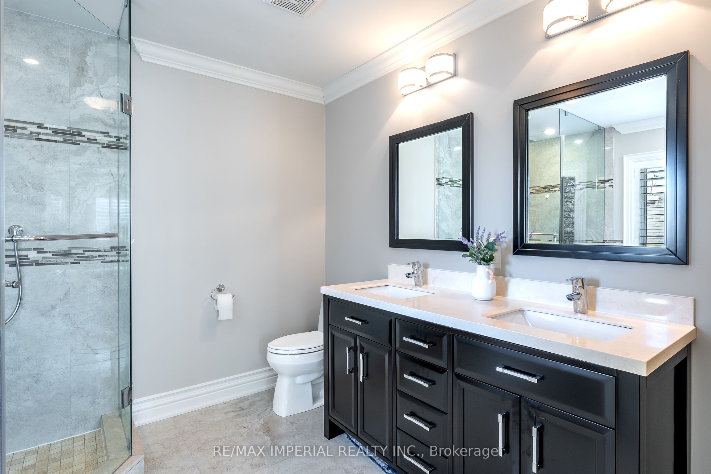 418 Queen Mary Drive Property Photo 23