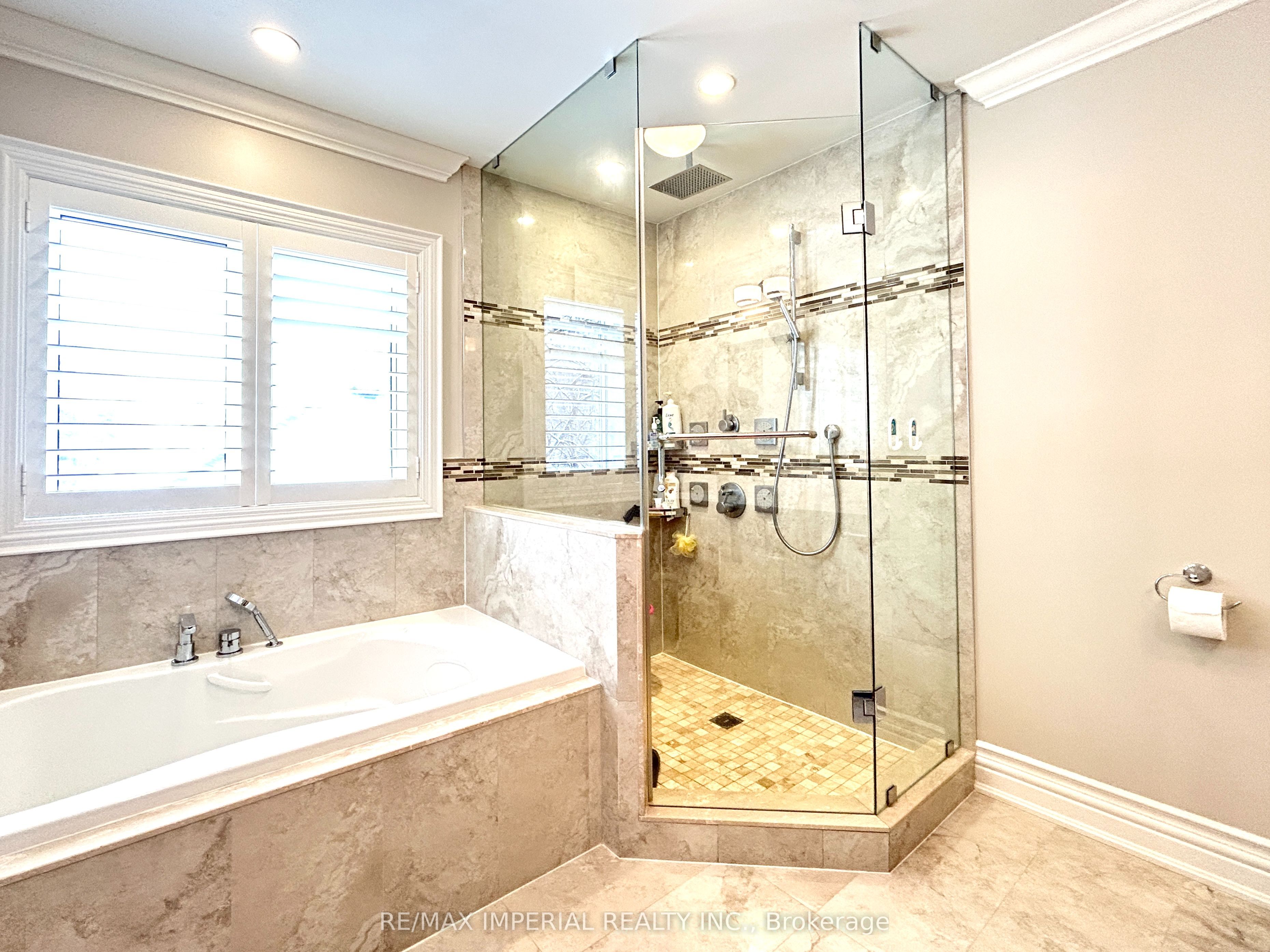 418 Queen Mary Drive Property Photo 24