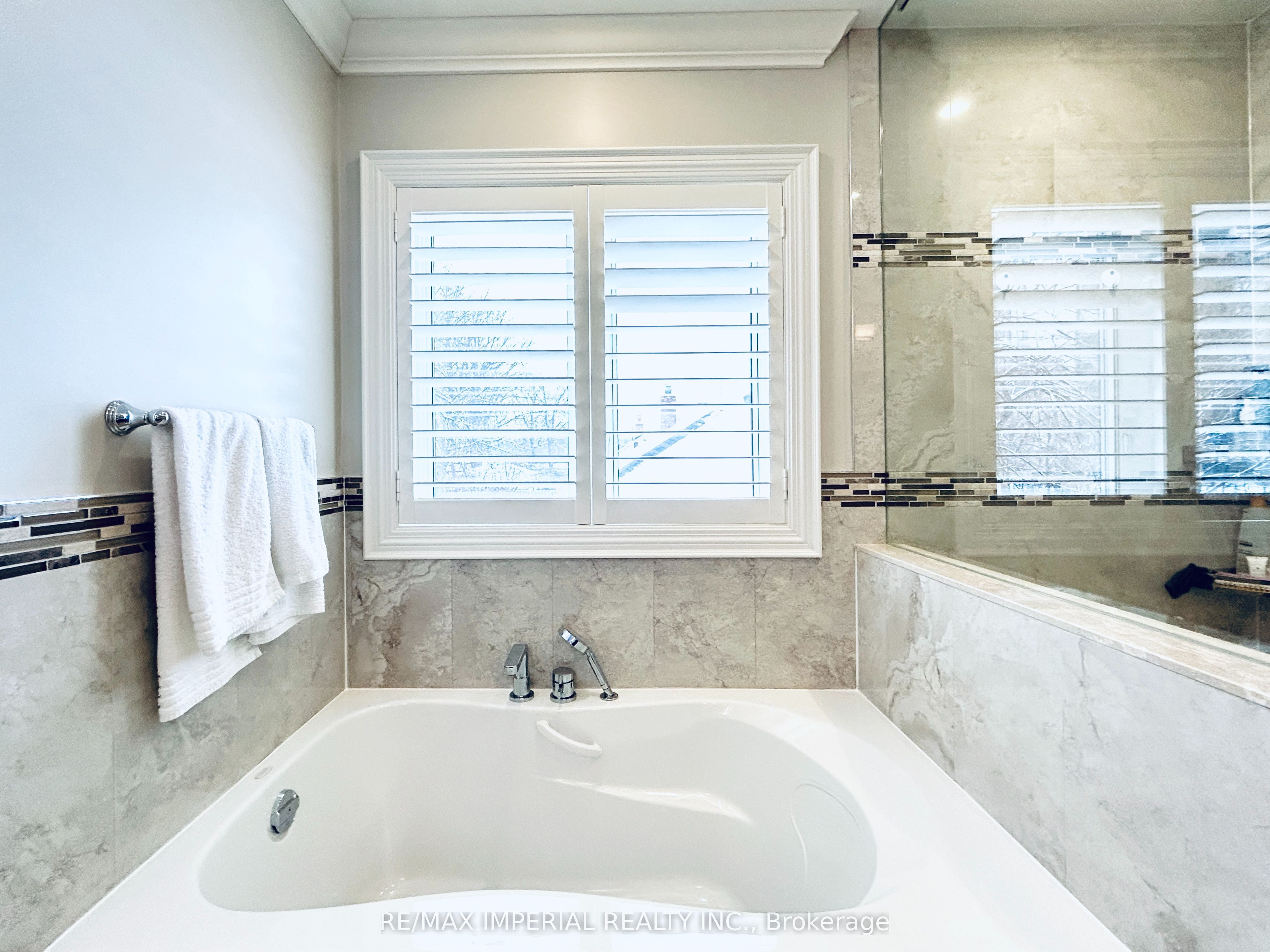 418 Queen Mary Drive Property Photo 25