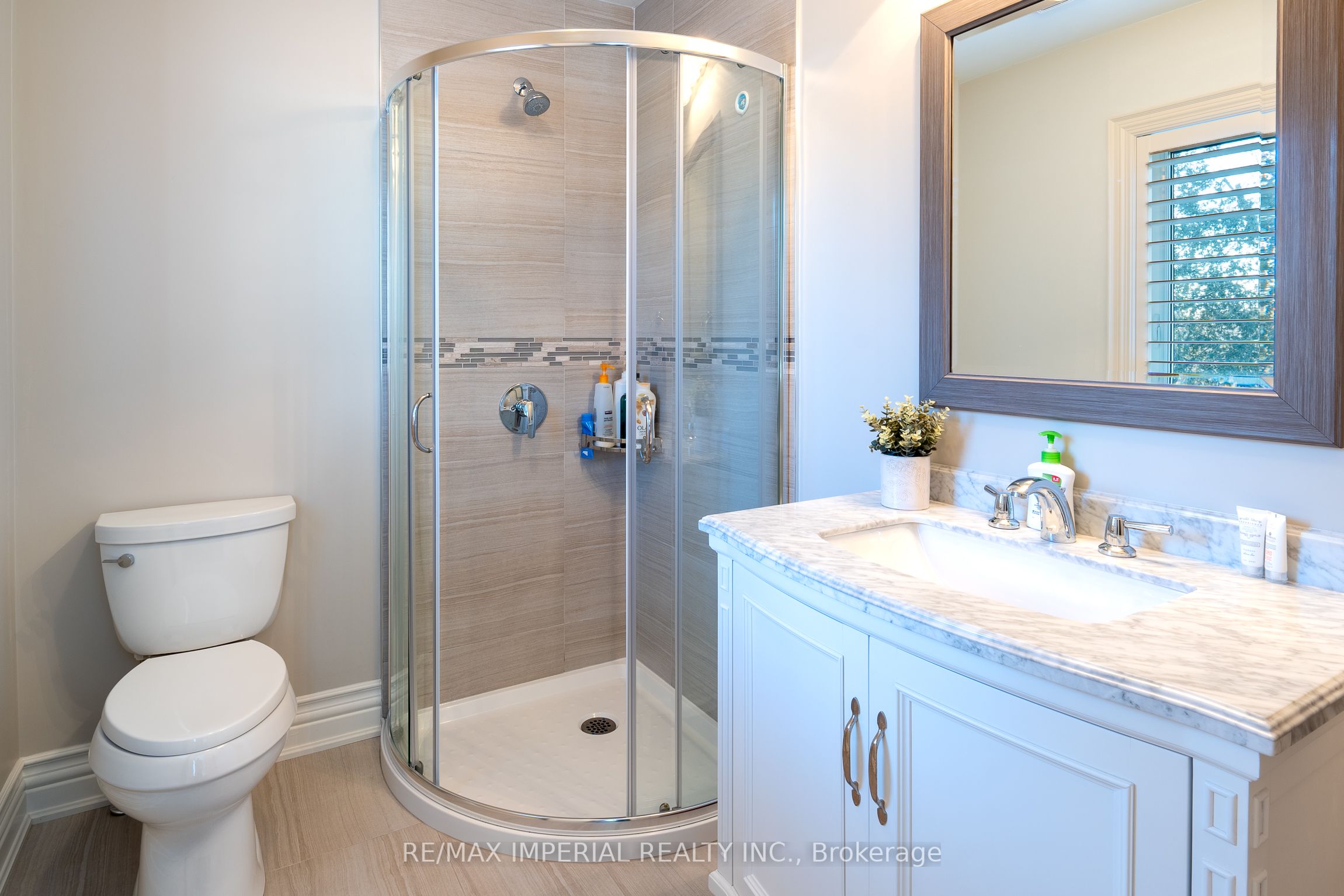 418 Queen Mary Drive Property Photo 28