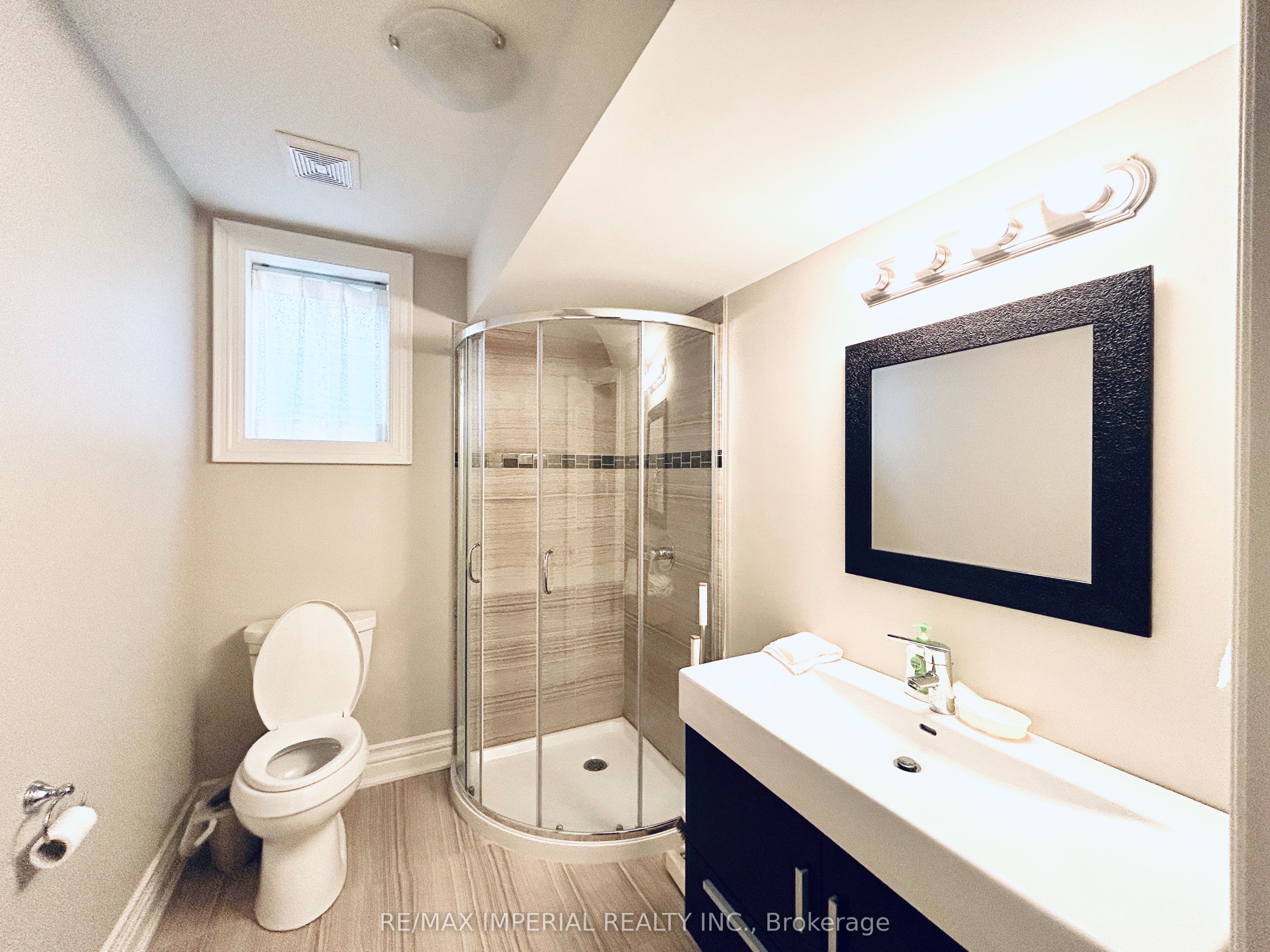 418 Queen Mary Drive Property Photo 39