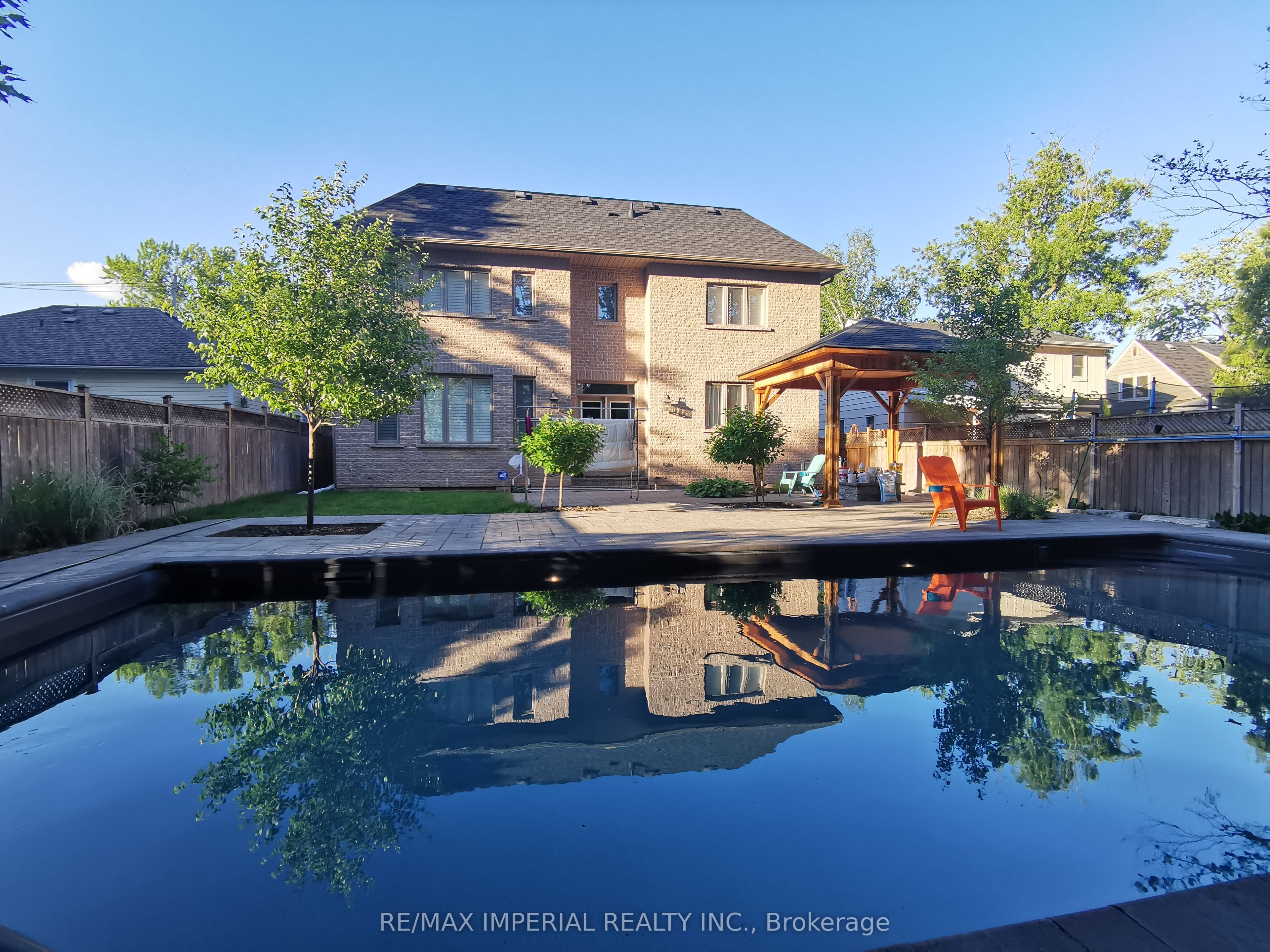 418 Queen Mary Drive Property Photo 45