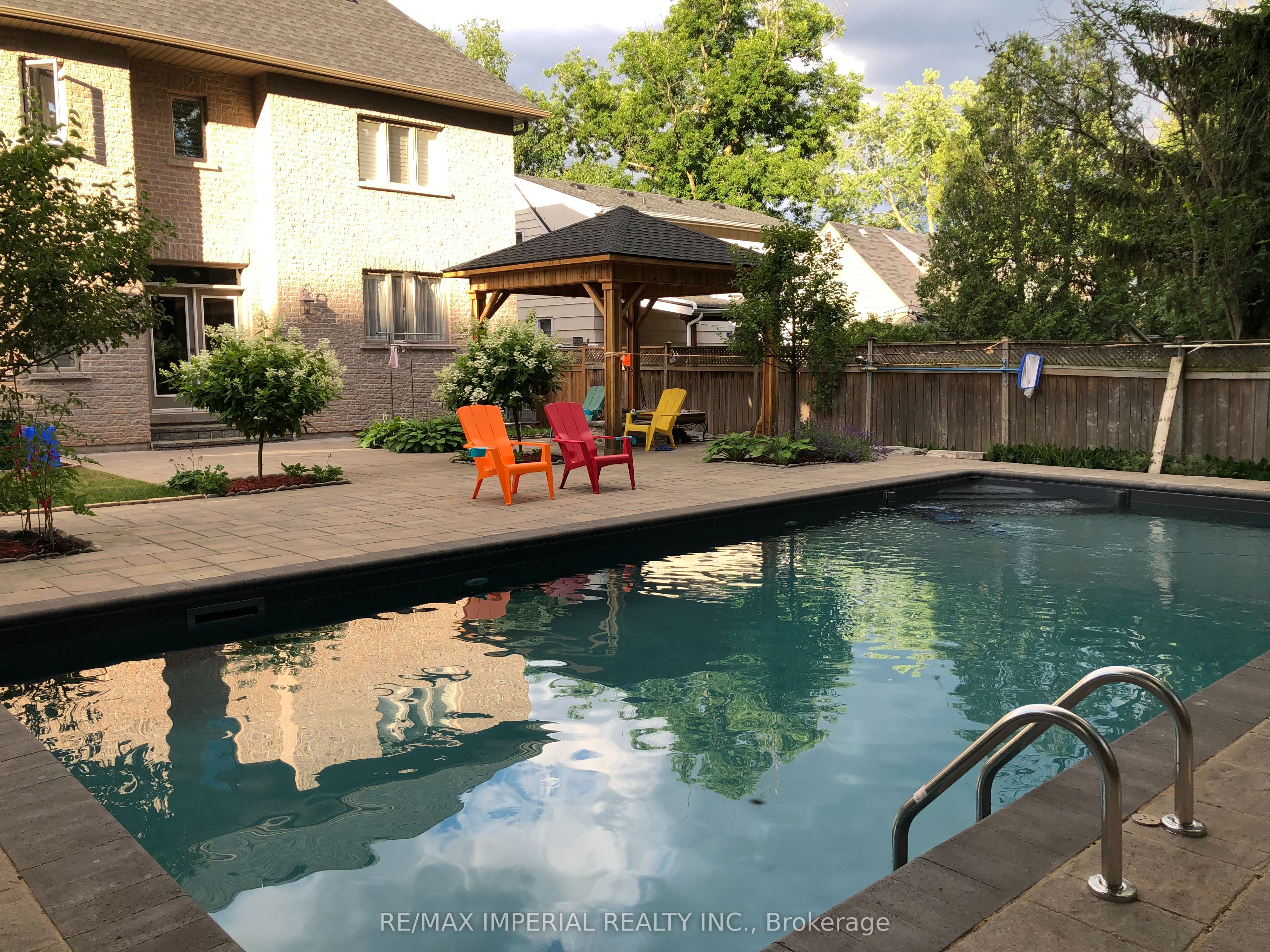 418 Queen Mary Drive Property Photo 46