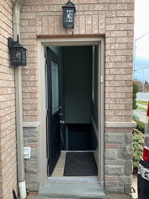 2031 Oxford Avenue Property Photo 2