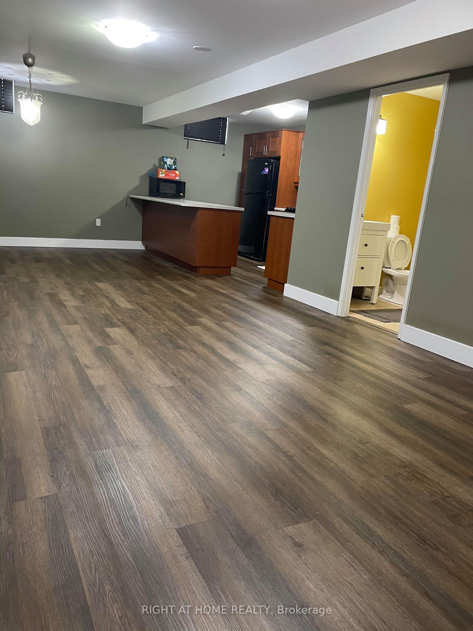 2031 Oxford Avenue Property Photo 3