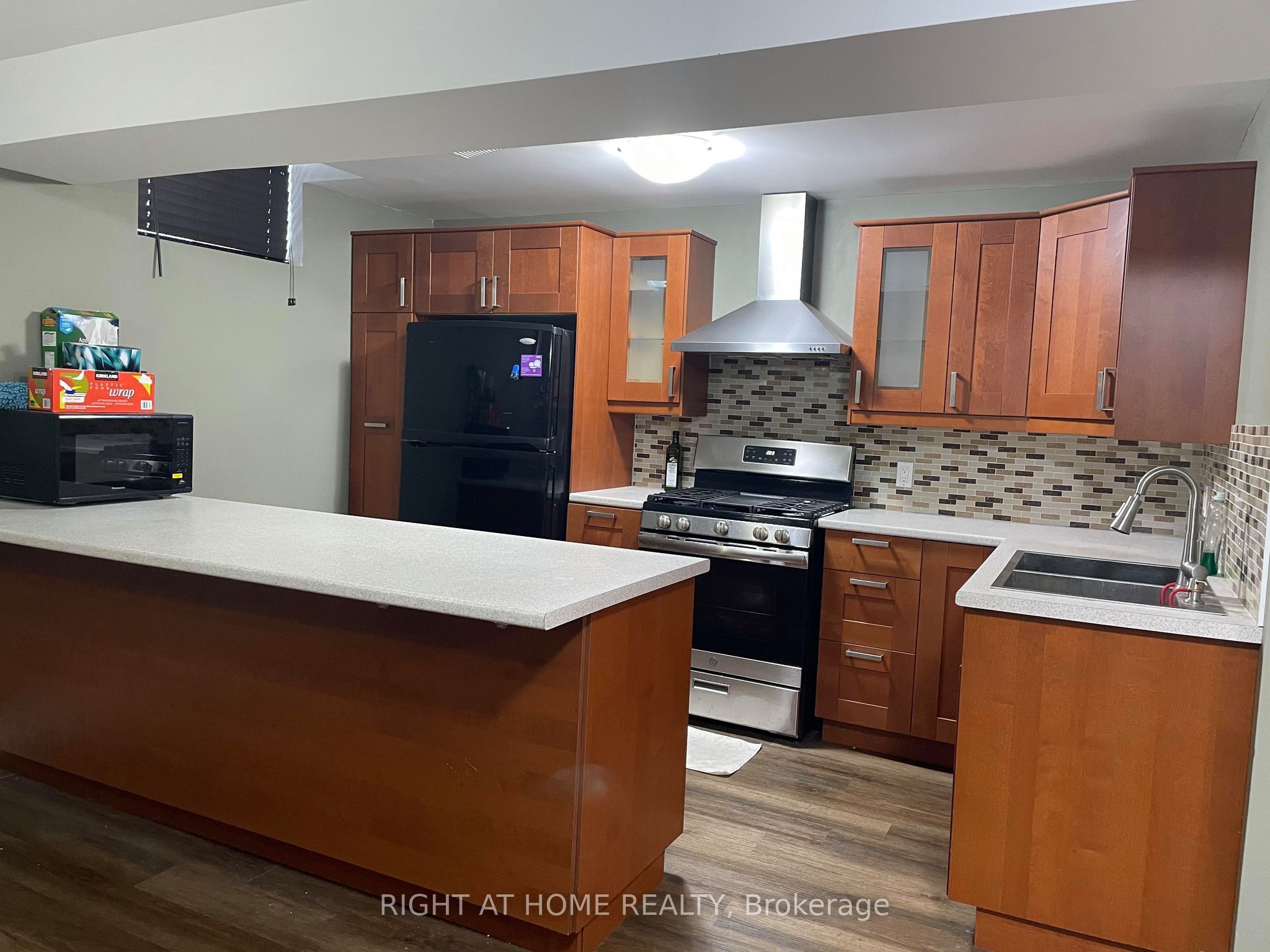 2031 Oxford Avenue Property Photo 4