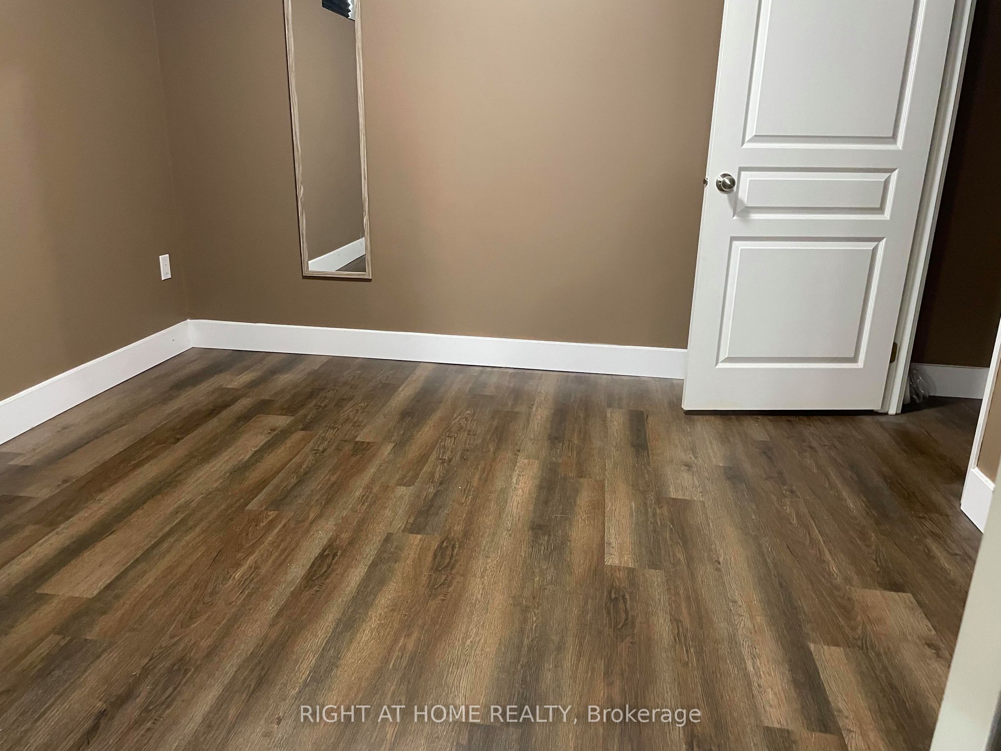 2031 Oxford Avenue Property Photo 5