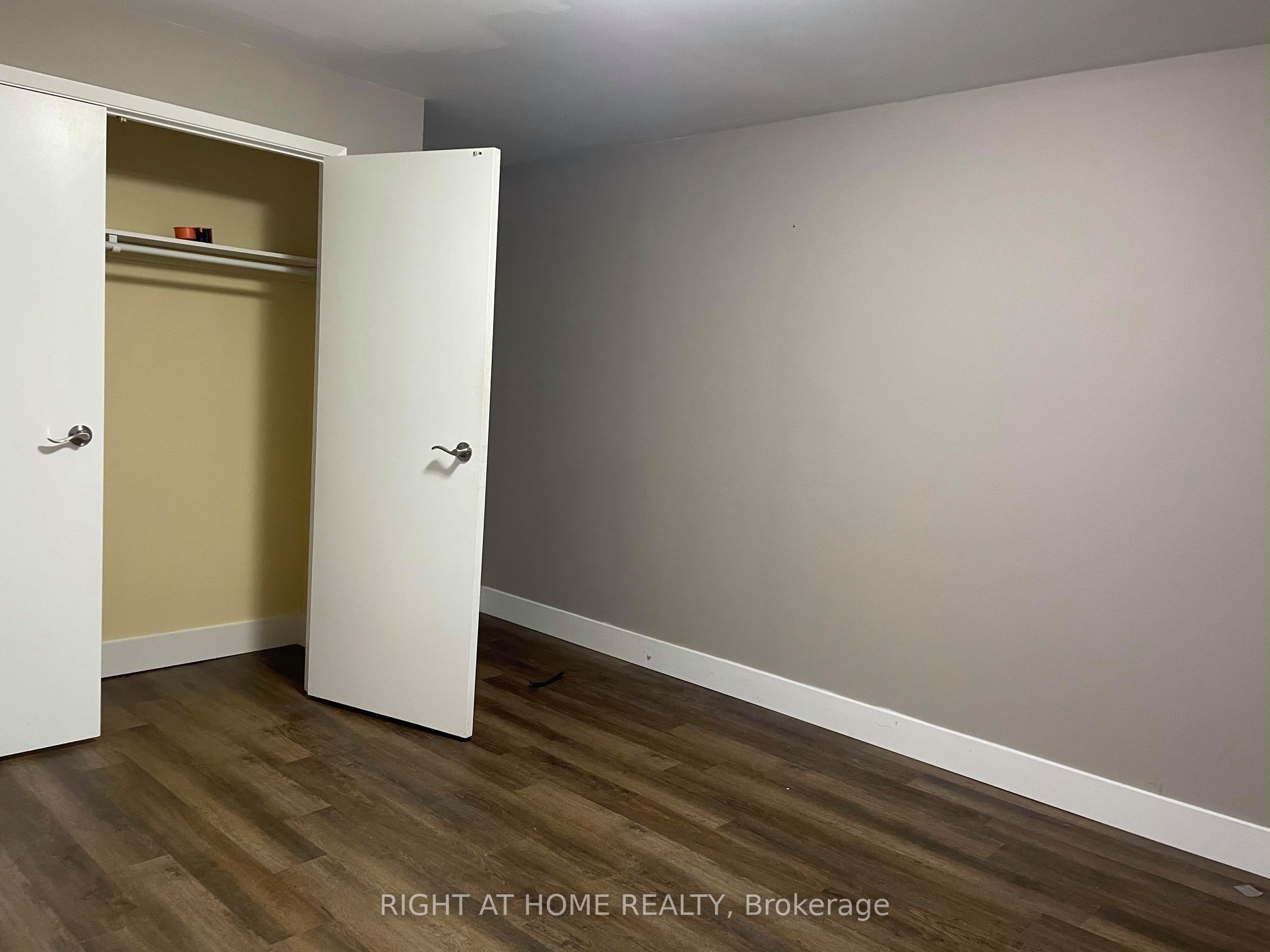 2031 Oxford Avenue Property Photo 6