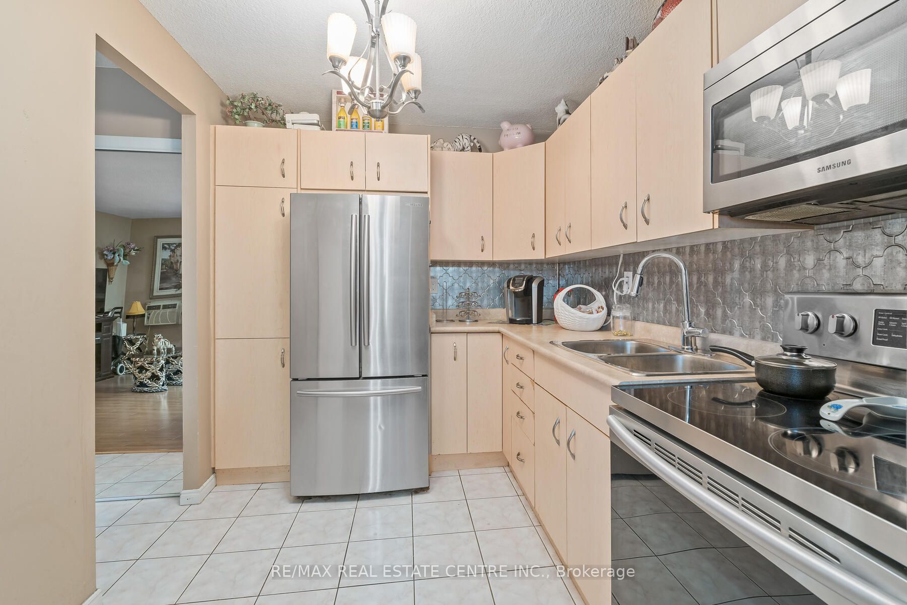 1100 Caven Street 1110 Property Photo 13