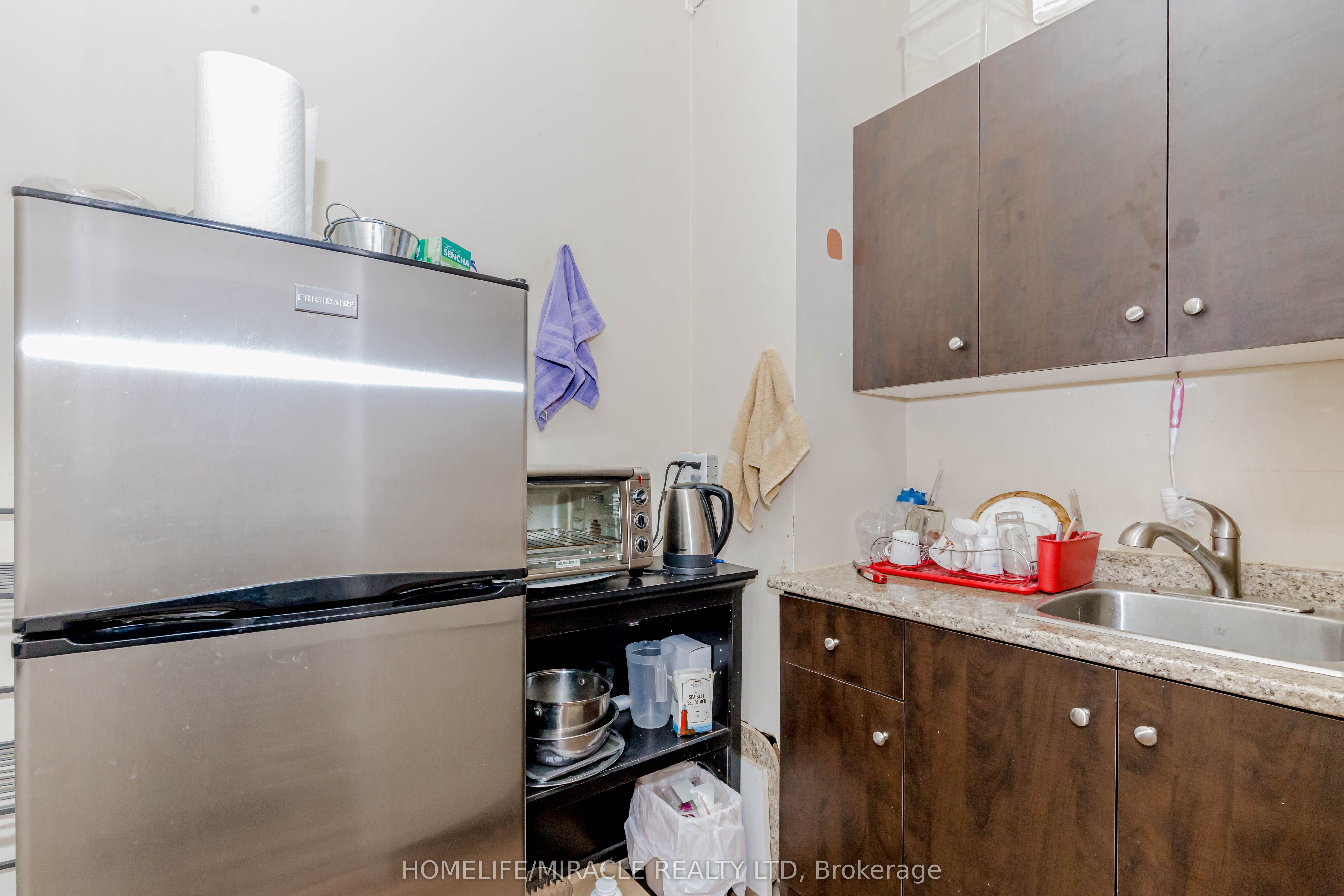 #7 - 1500 Royal York Road Property Photo 32