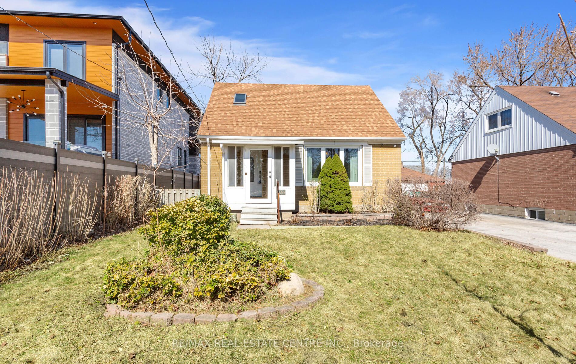 32 Allenby Avenue Property Photo