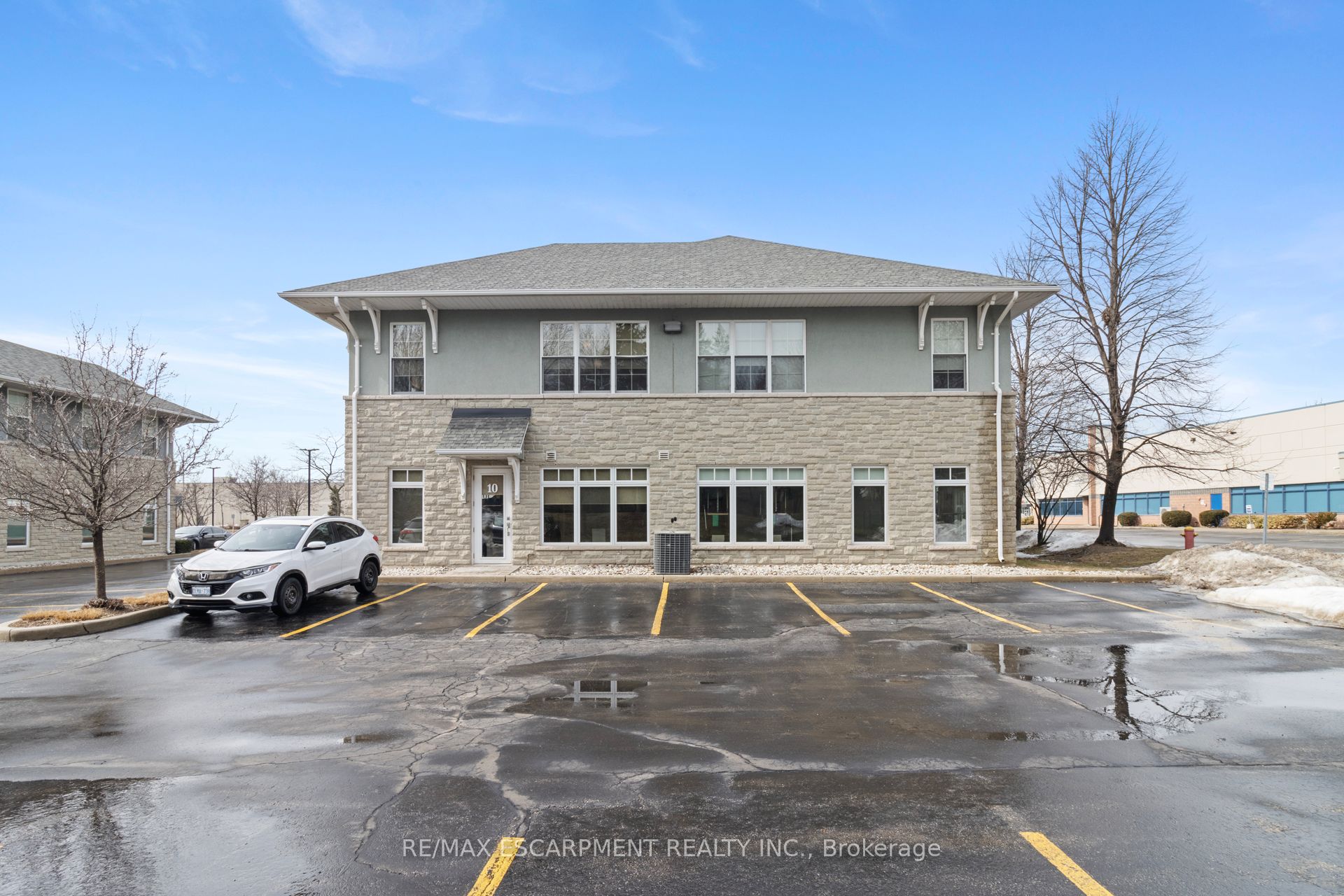 #11 - 1400 Cornwall Road Property Photo 3