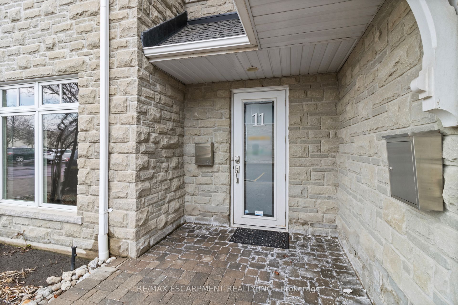 #11 - 1400 Cornwall Road Property Photo 5