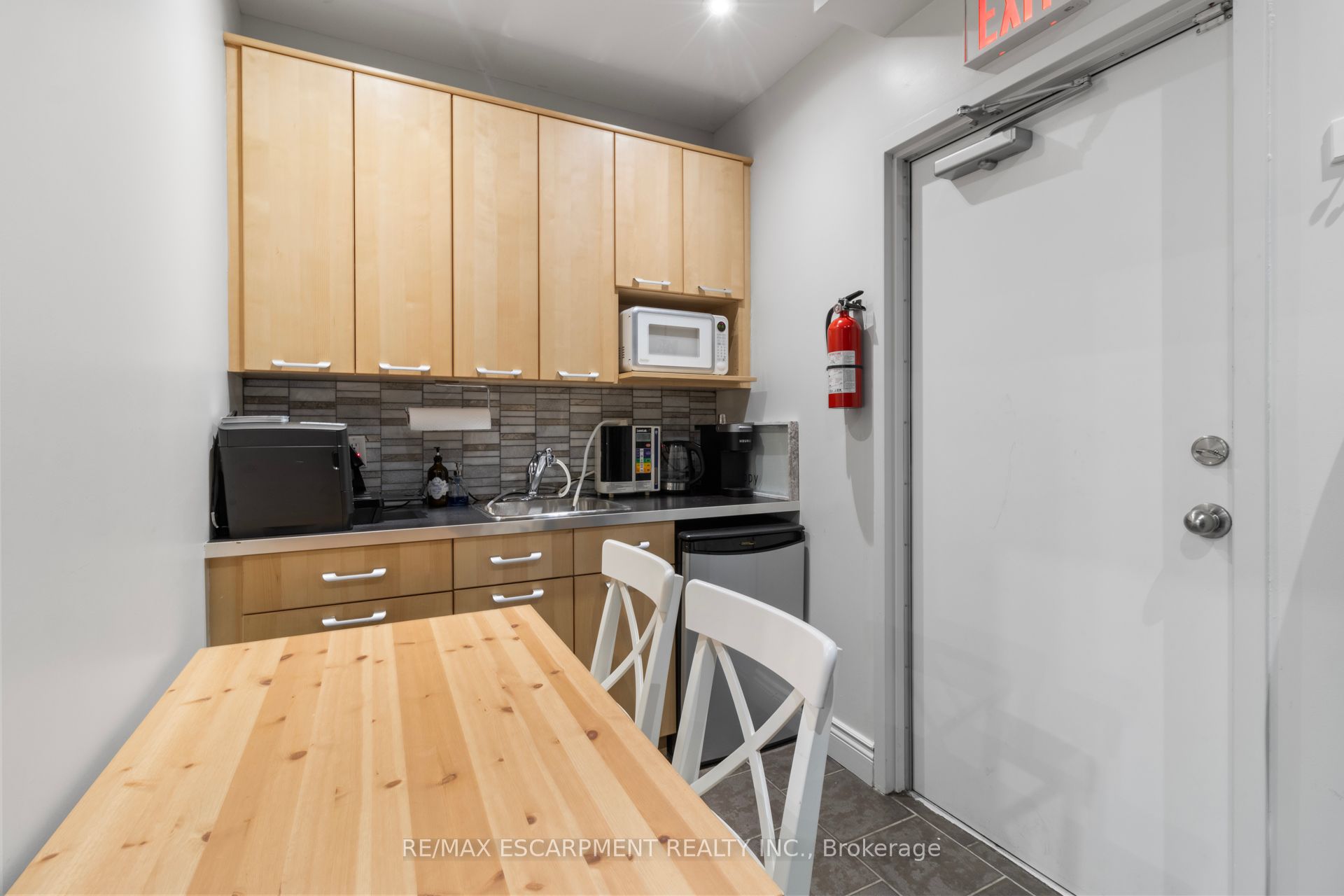 #11 - 1400 Cornwall Road Property Photo 11